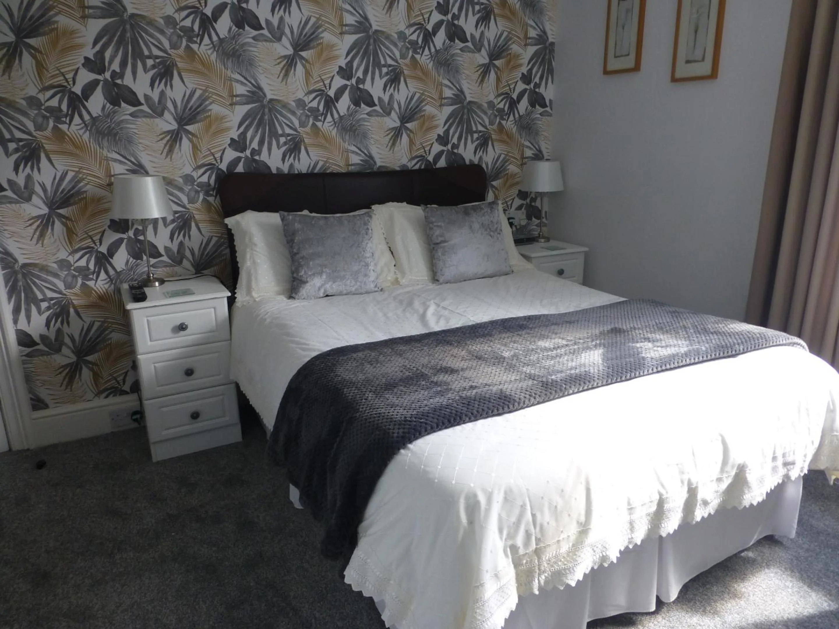 Bedroom, Bed in Bryn Derwen Guest House