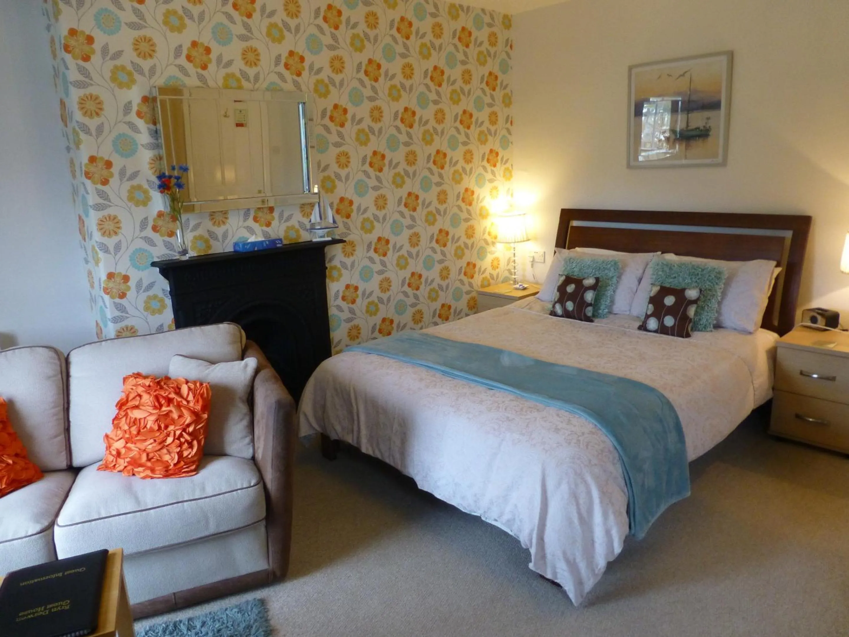 Bedroom, Bed in Bryn Derwen Guest House