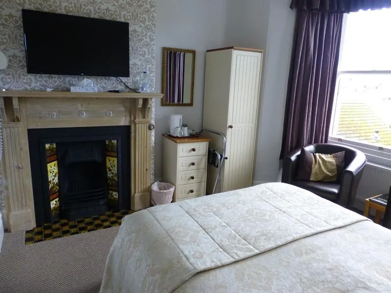 Bedroom, Bed in Bryn Derwen Guest House