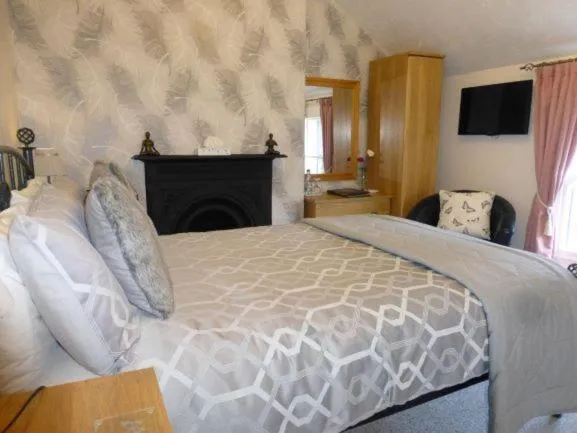 Bedroom, Bed in Bryn Derwen Guest House