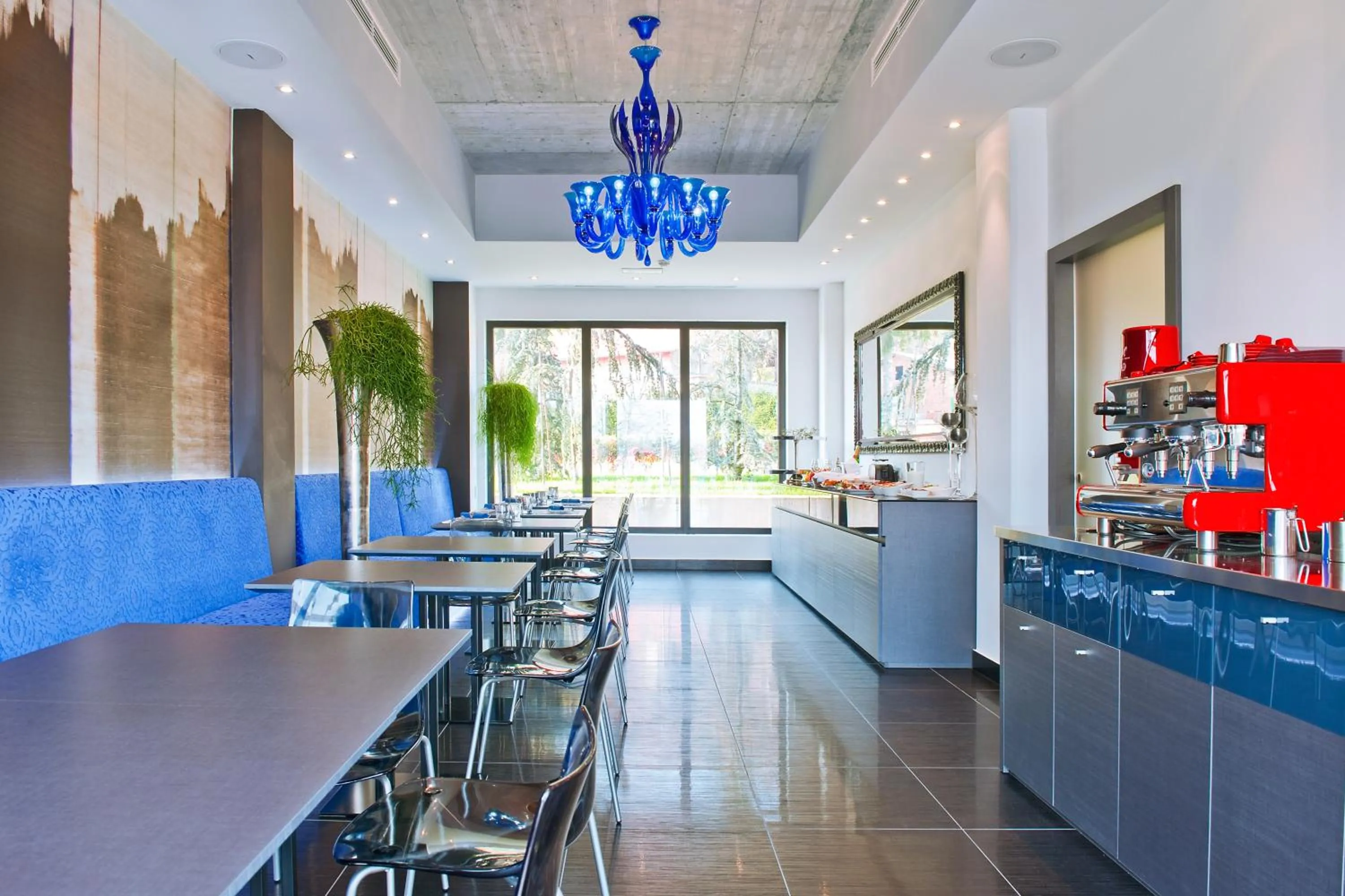 Restaurant/places to eat in G Design Hotel