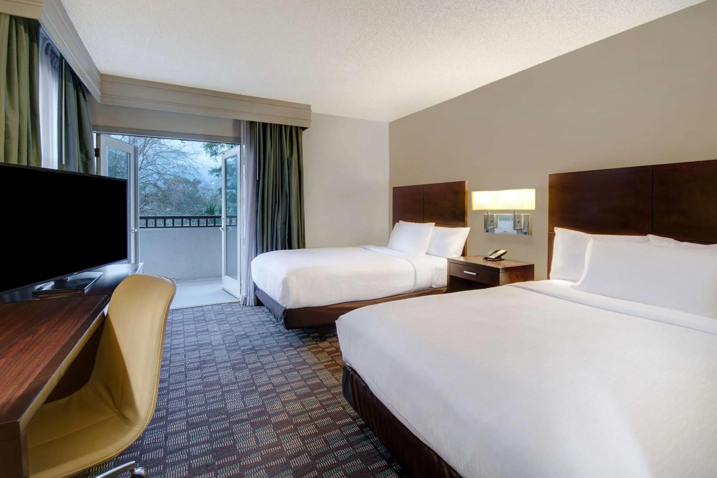View (from property/room), Bed in Embassy Suites by Hilton Jacksonville Baymeadows