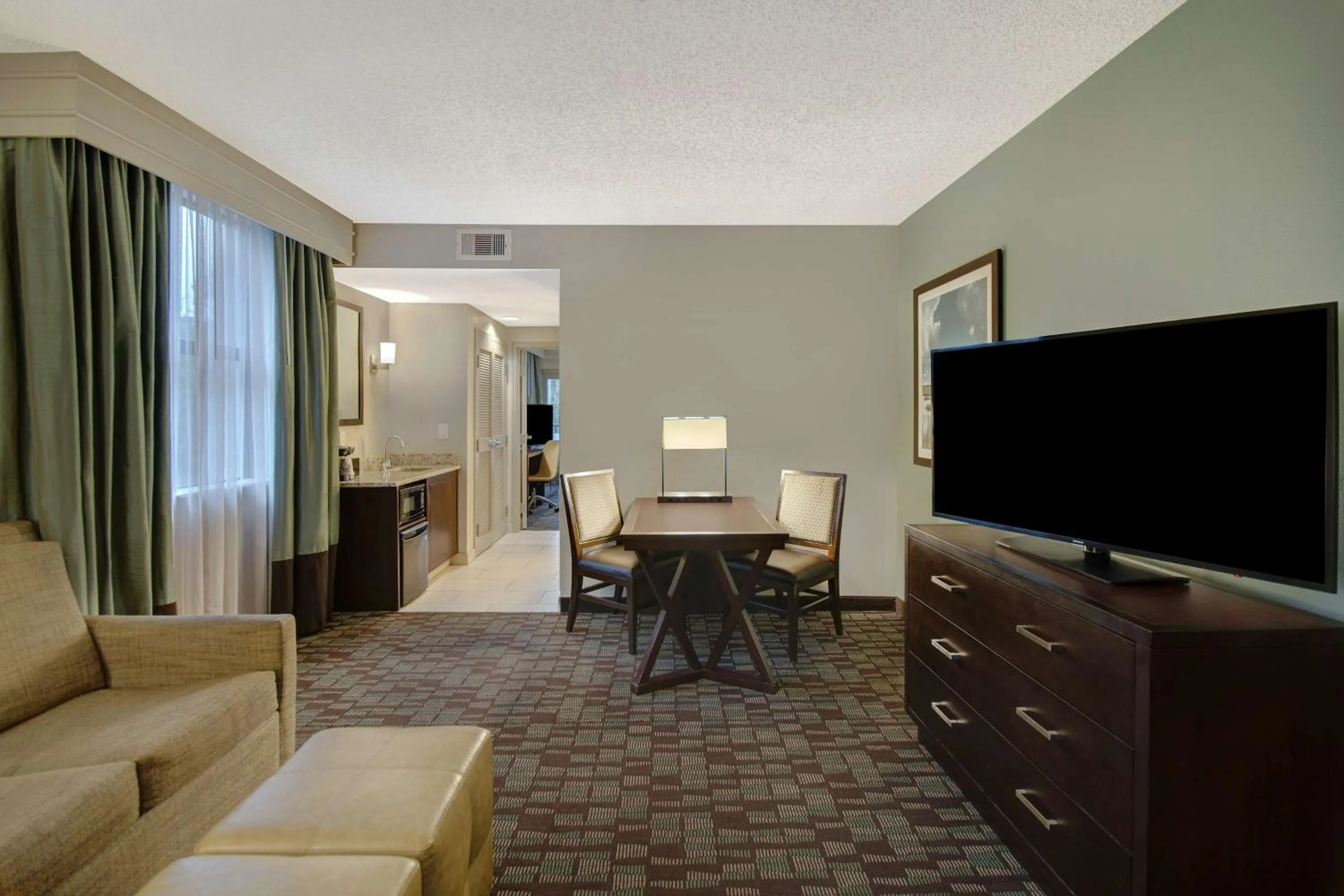 Bedroom in Embassy Suites by Hilton Jacksonville Baymeadows