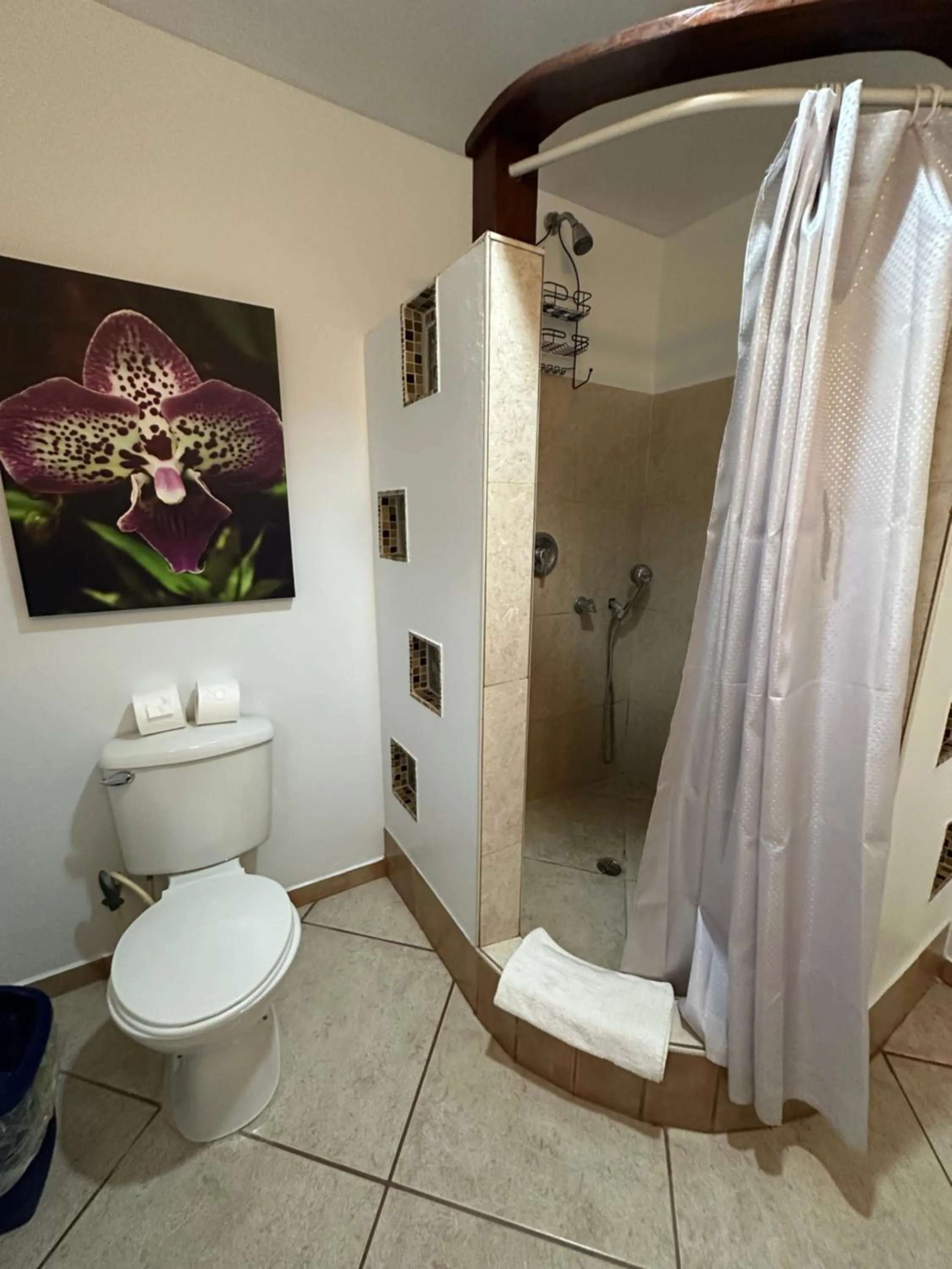 Shower in All Seasons Belize