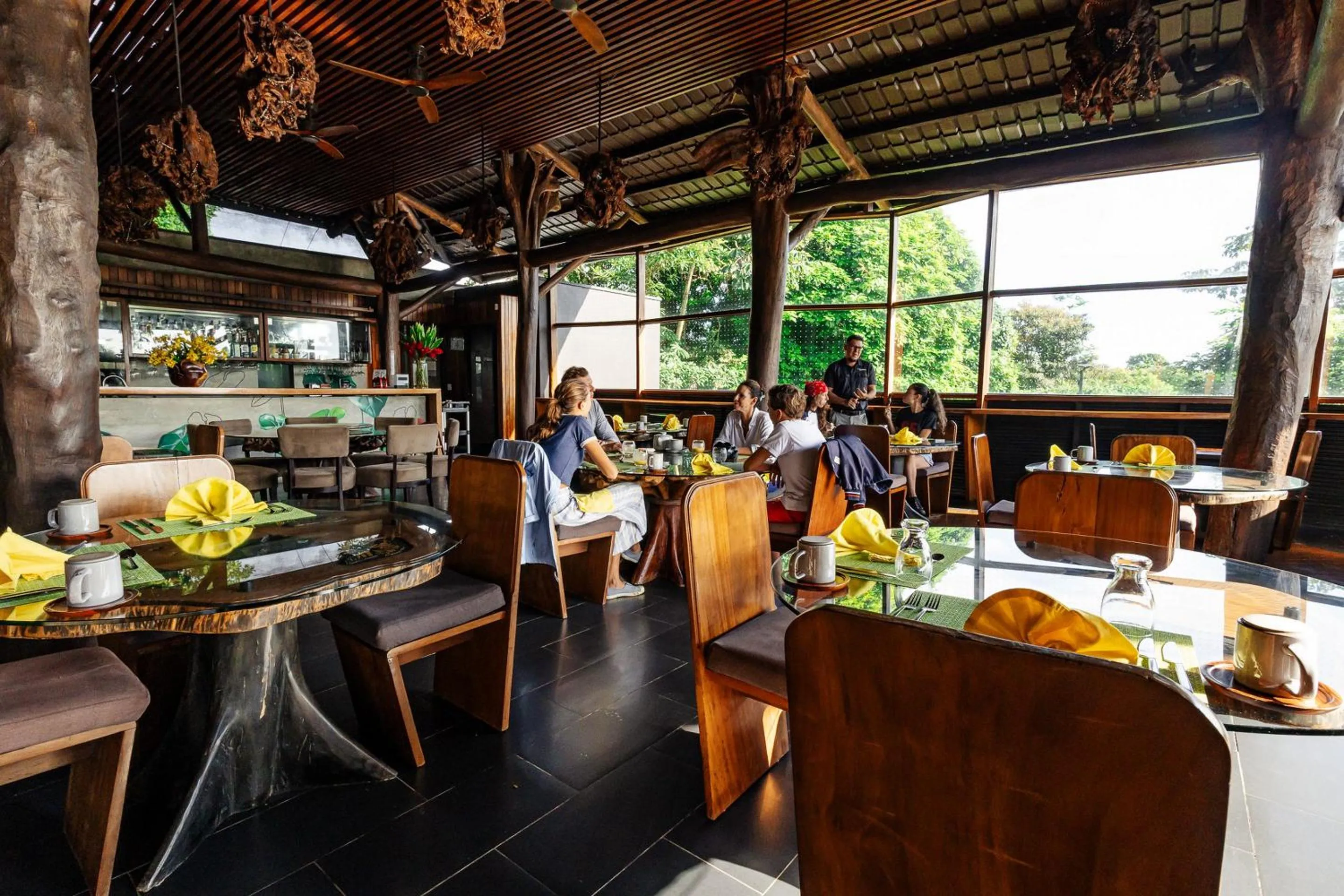 Restaurant/places to eat in Ecolirios Boutique Hotel & Villas