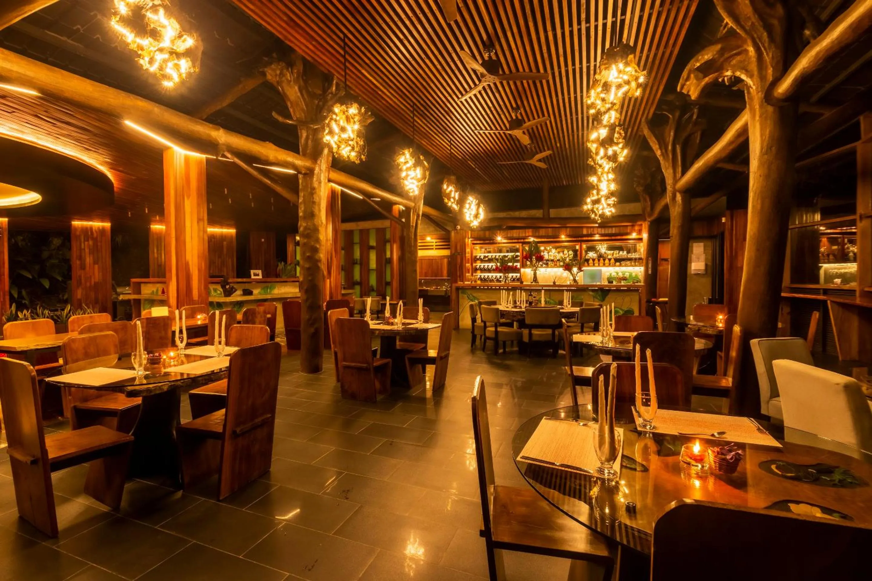 Restaurant/places to eat in Ecolirios Boutique Hotel & Villas