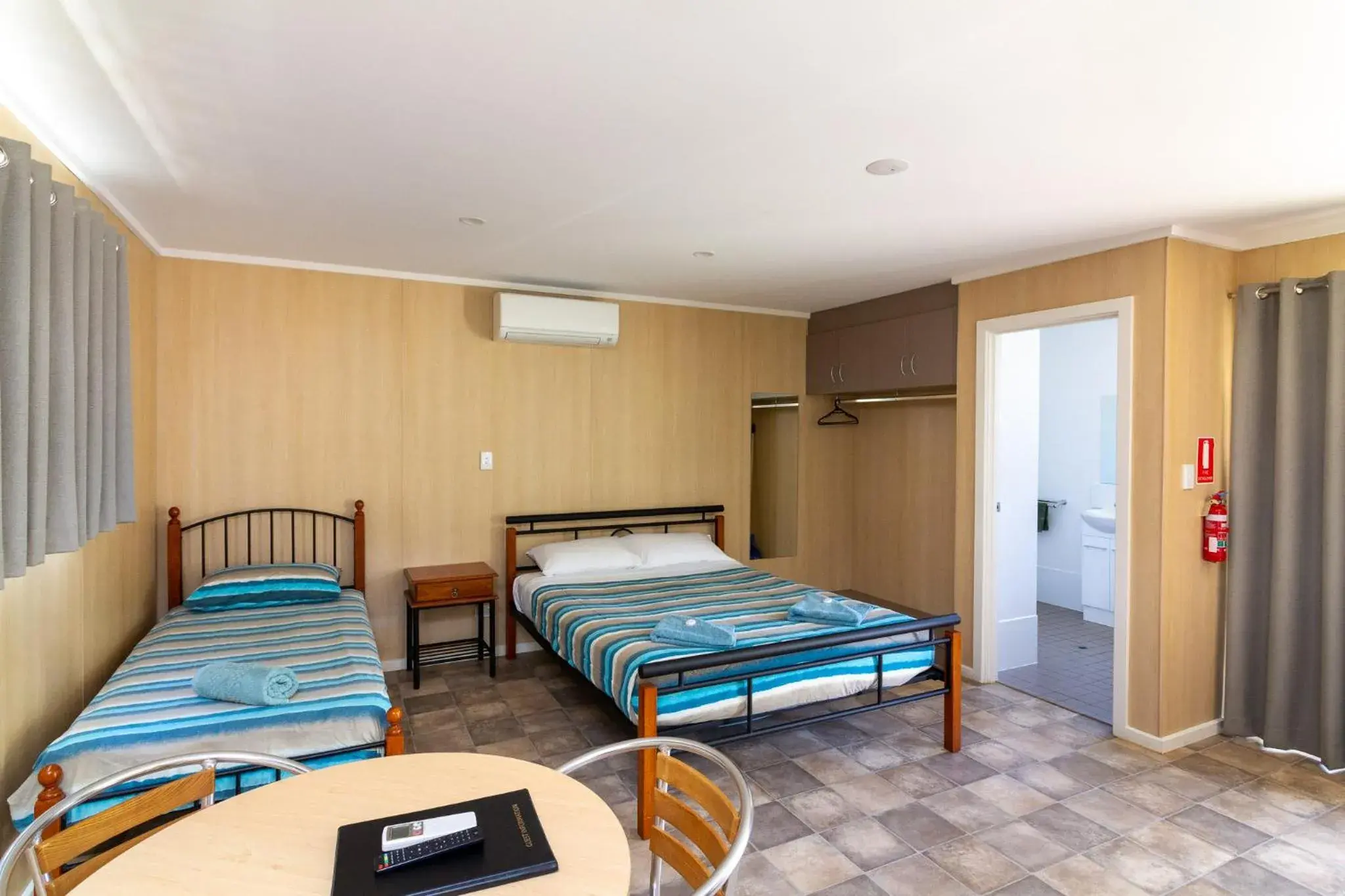 Standard Double or Twin Room in Paringa Caravan Park Standard Double or Twin Room in Paringa Caravan Park