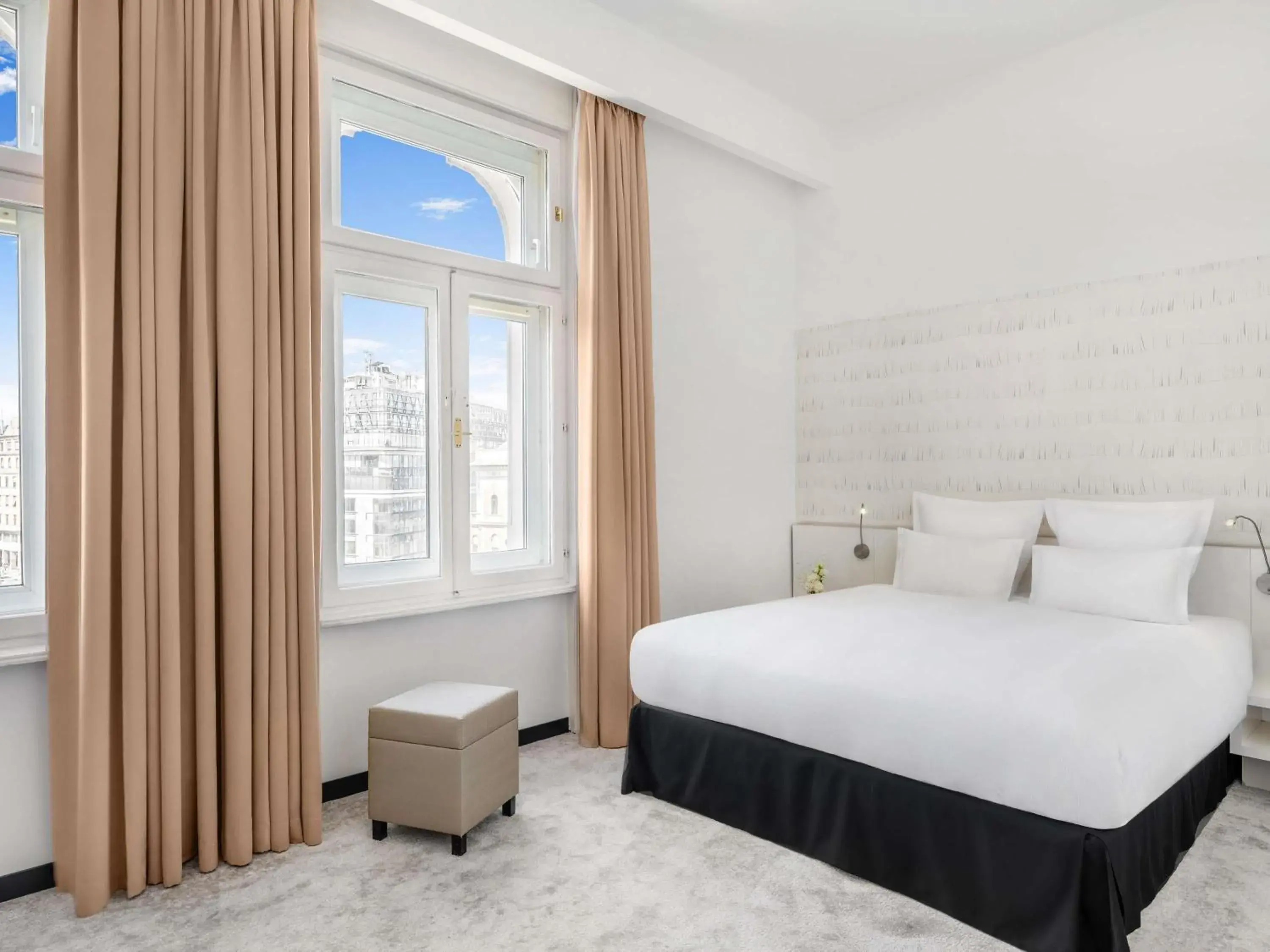 Superior Double Room in Nemzeti Hotel Budapest - MGallery Collection Superior Double Room in Nemzeti Hotel Budapest - MGallery Collection