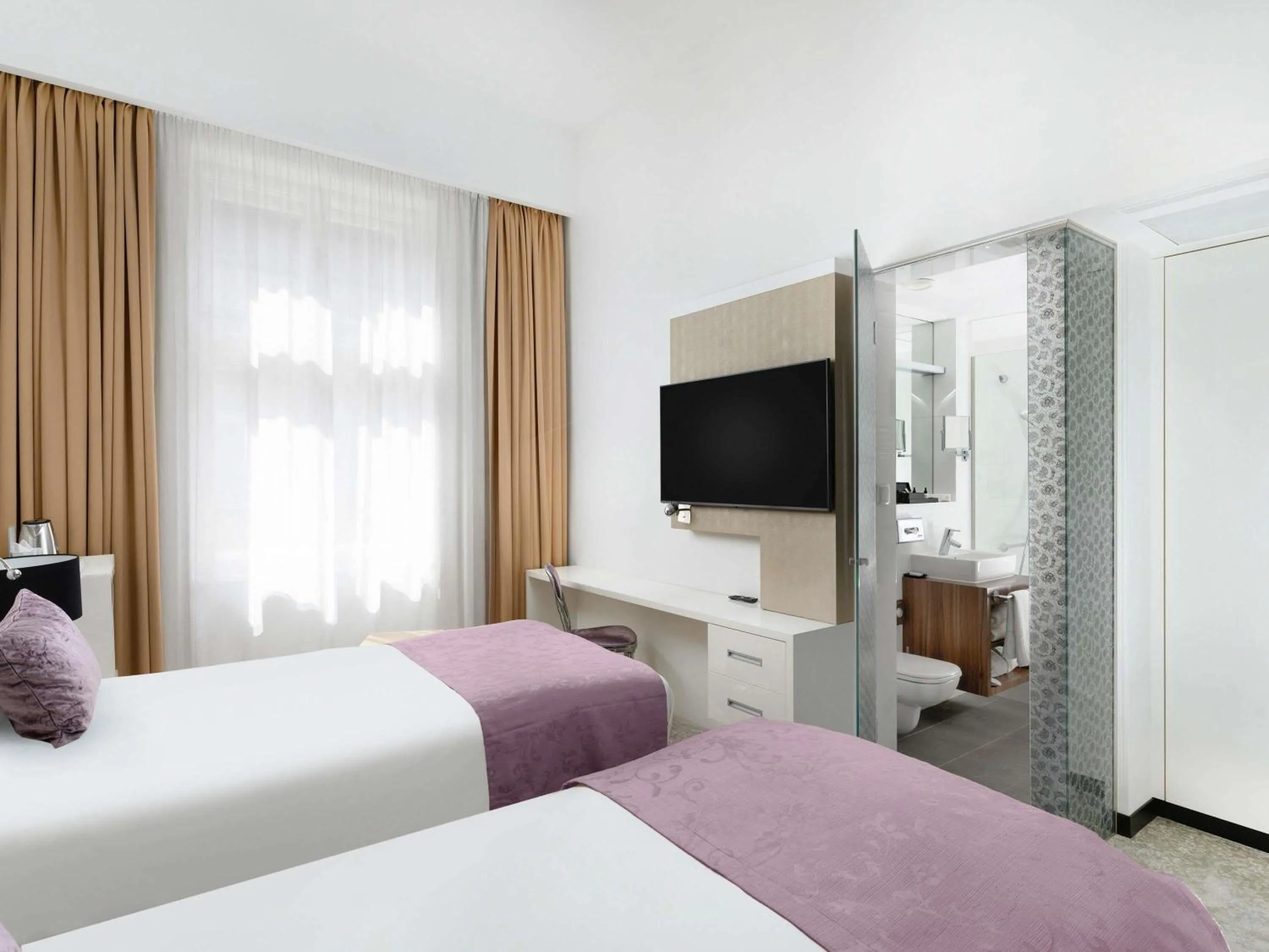 Bedroom, Bed in Nemzeti Hotel Budapest - MGallery Collection