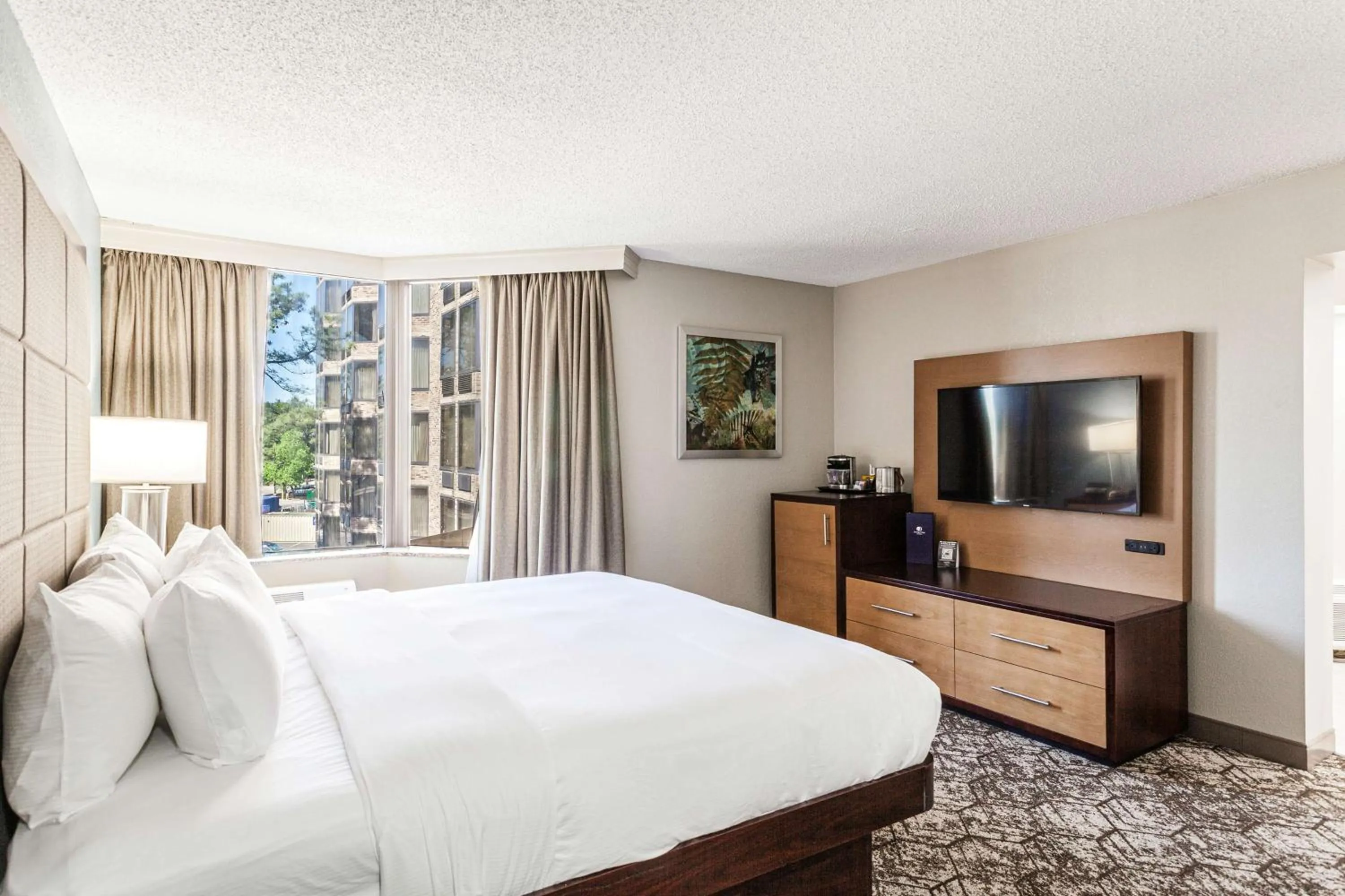 Bed in DoubleTree by Hilton Memphis