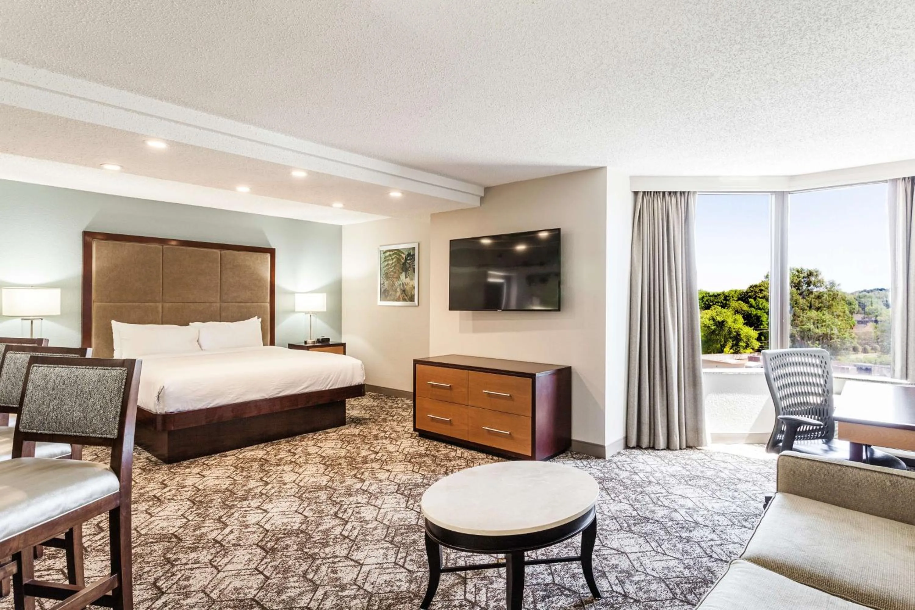 Bedroom, Bed in DoubleTree by Hilton Memphis