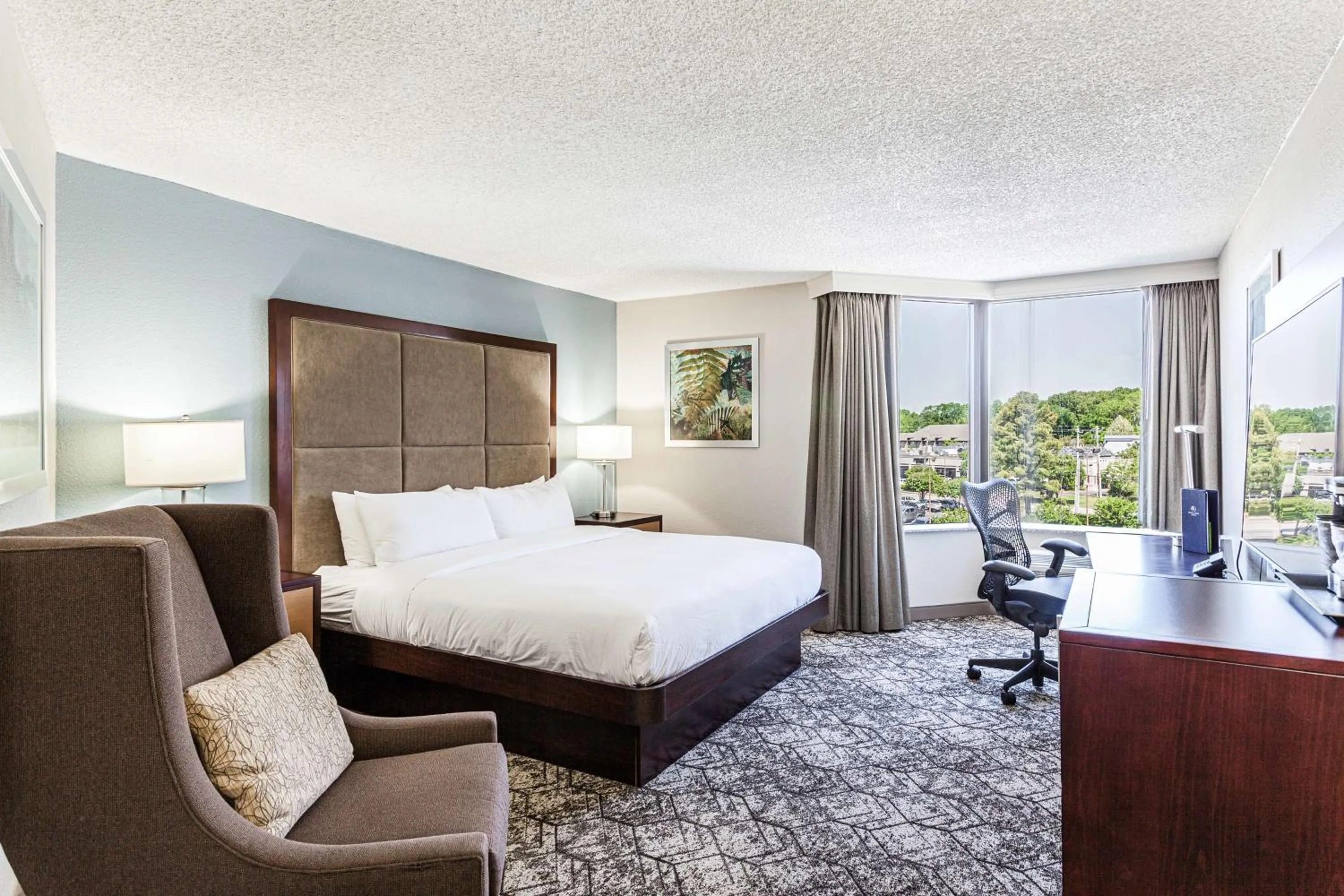 Bedroom, Bed in DoubleTree by Hilton Memphis