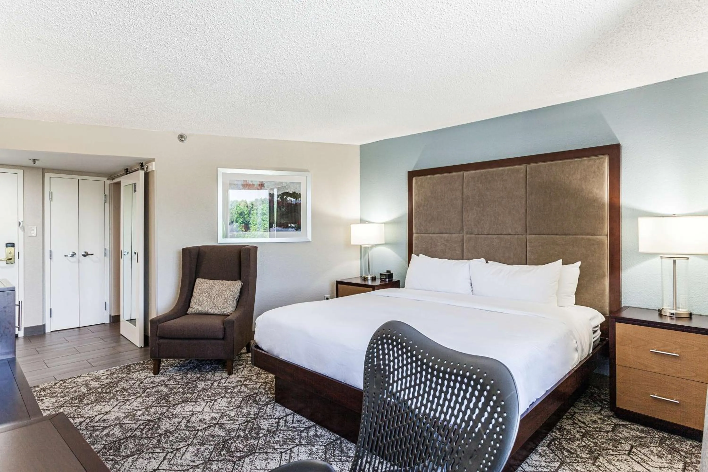 Bedroom, Bed in DoubleTree by Hilton Memphis