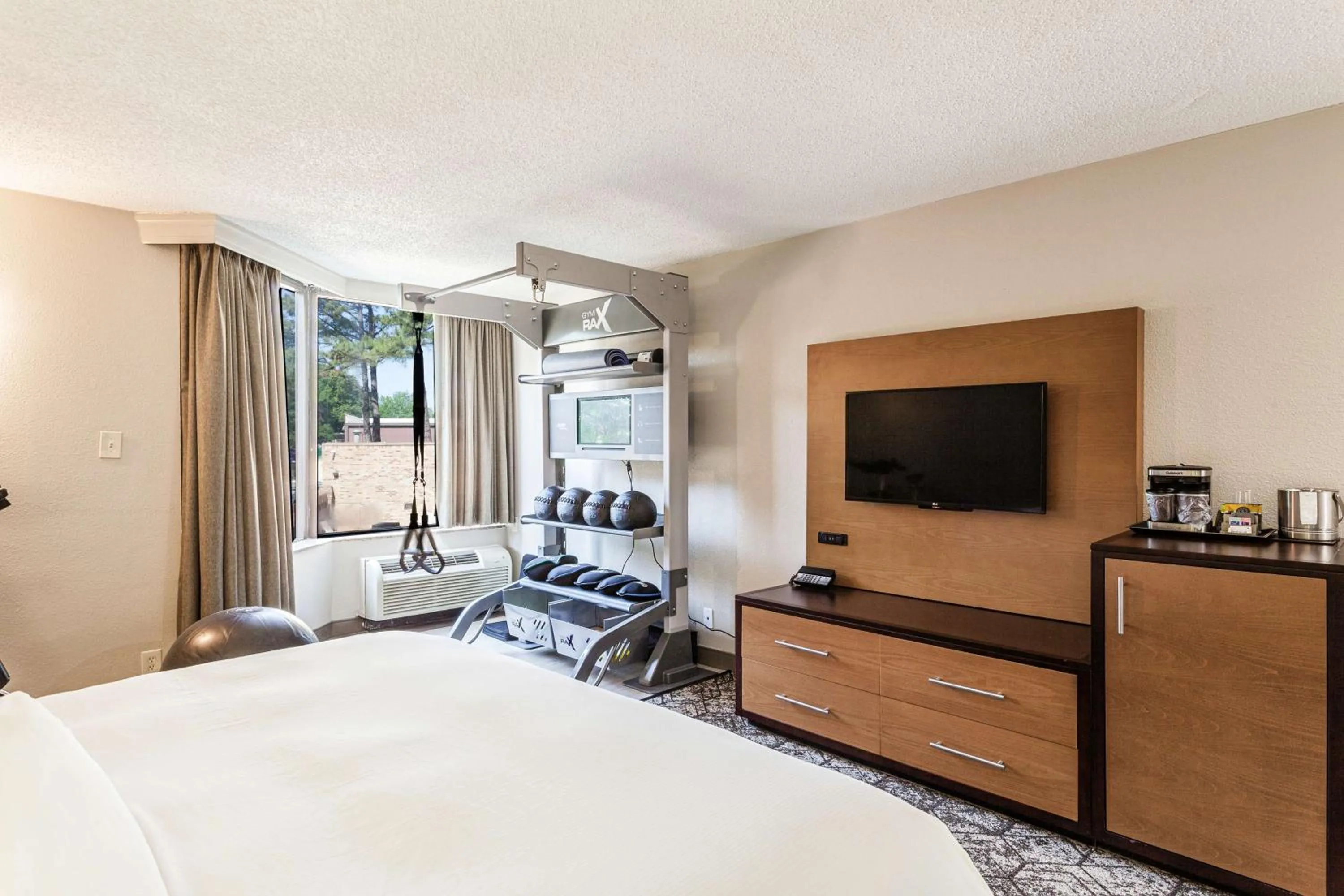 Bedroom, Bed in DoubleTree by Hilton Memphis