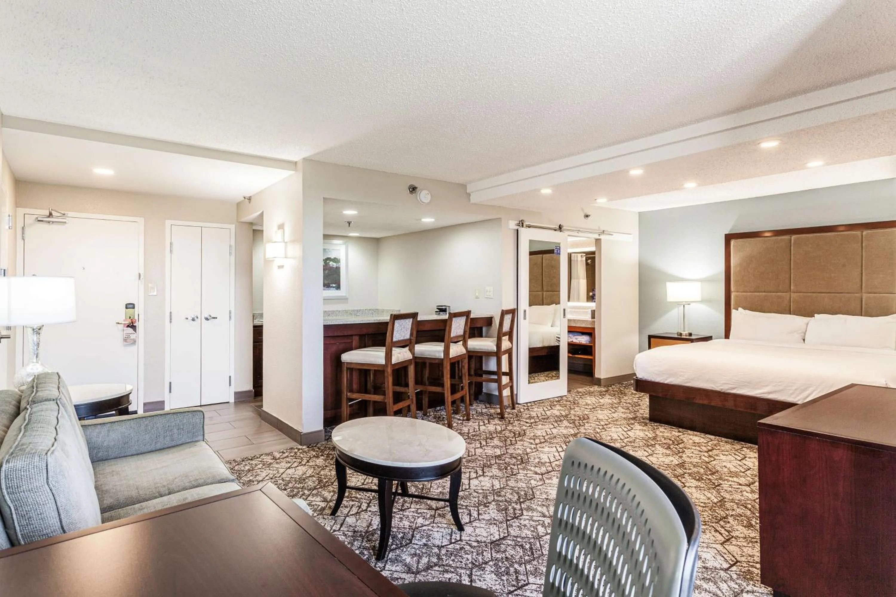 Bedroom, Bed in DoubleTree by Hilton Memphis