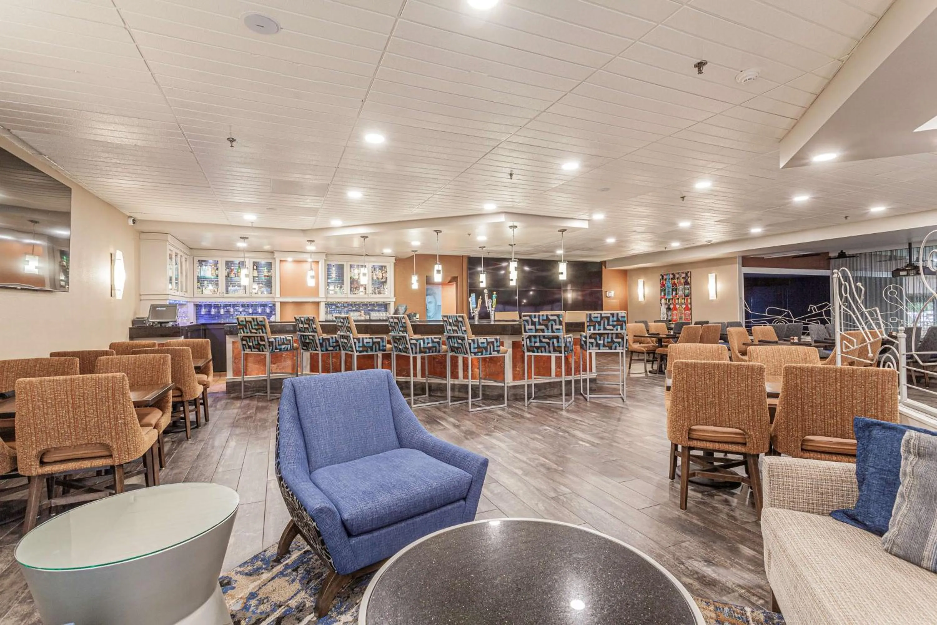 Lounge or bar in DoubleTree by Hilton Memphis