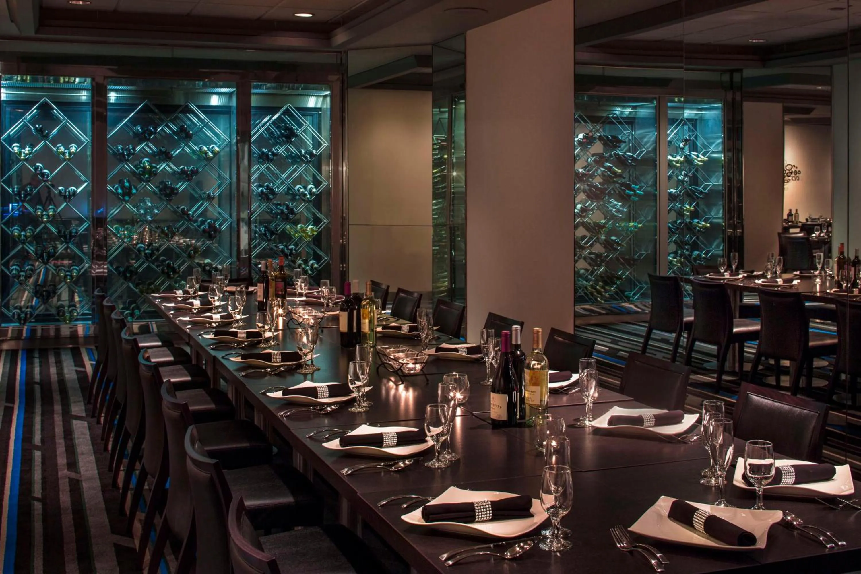 Restaurant/places to eat in DoubleTree by Hilton Newark-Fremont