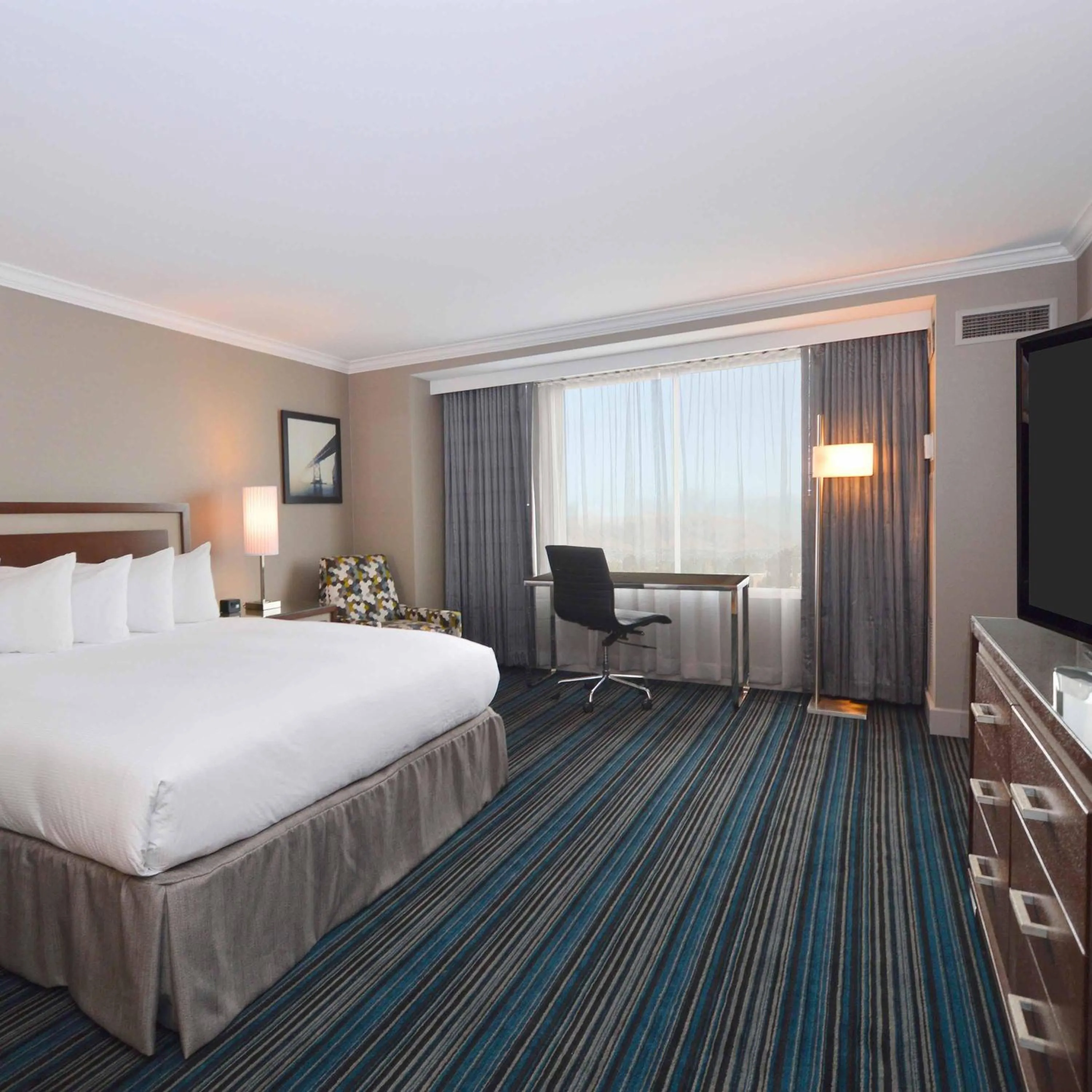 Bed in DoubleTree by Hilton Newark-Fremont