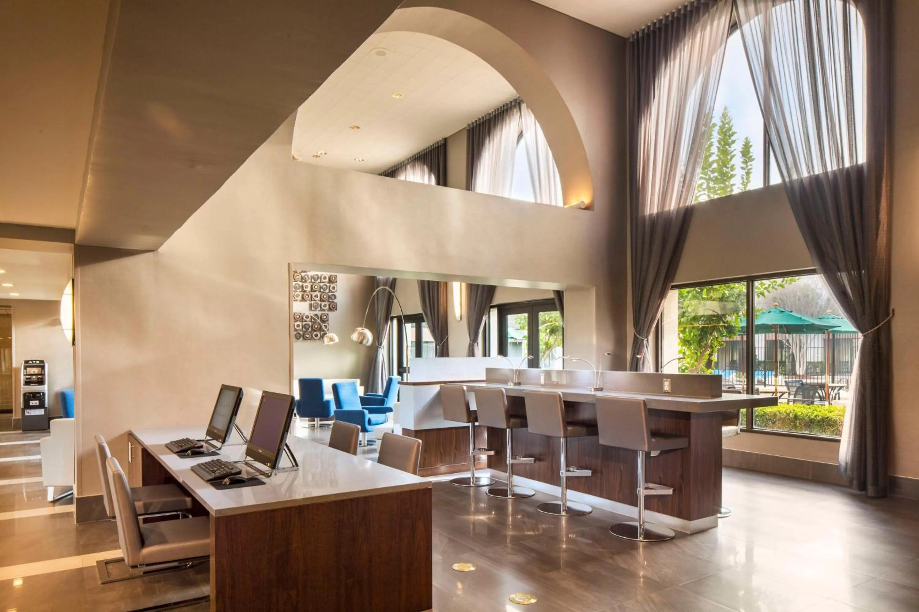 Lobby or reception in DoubleTree by Hilton Newark-Fremont