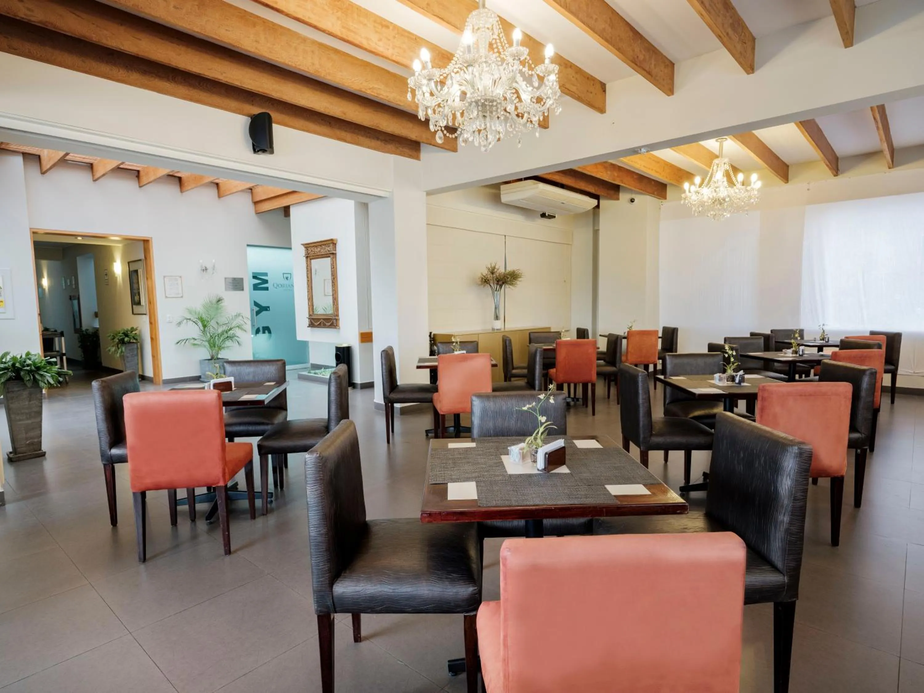 Restaurant/places to eat in Qorianka Hotel