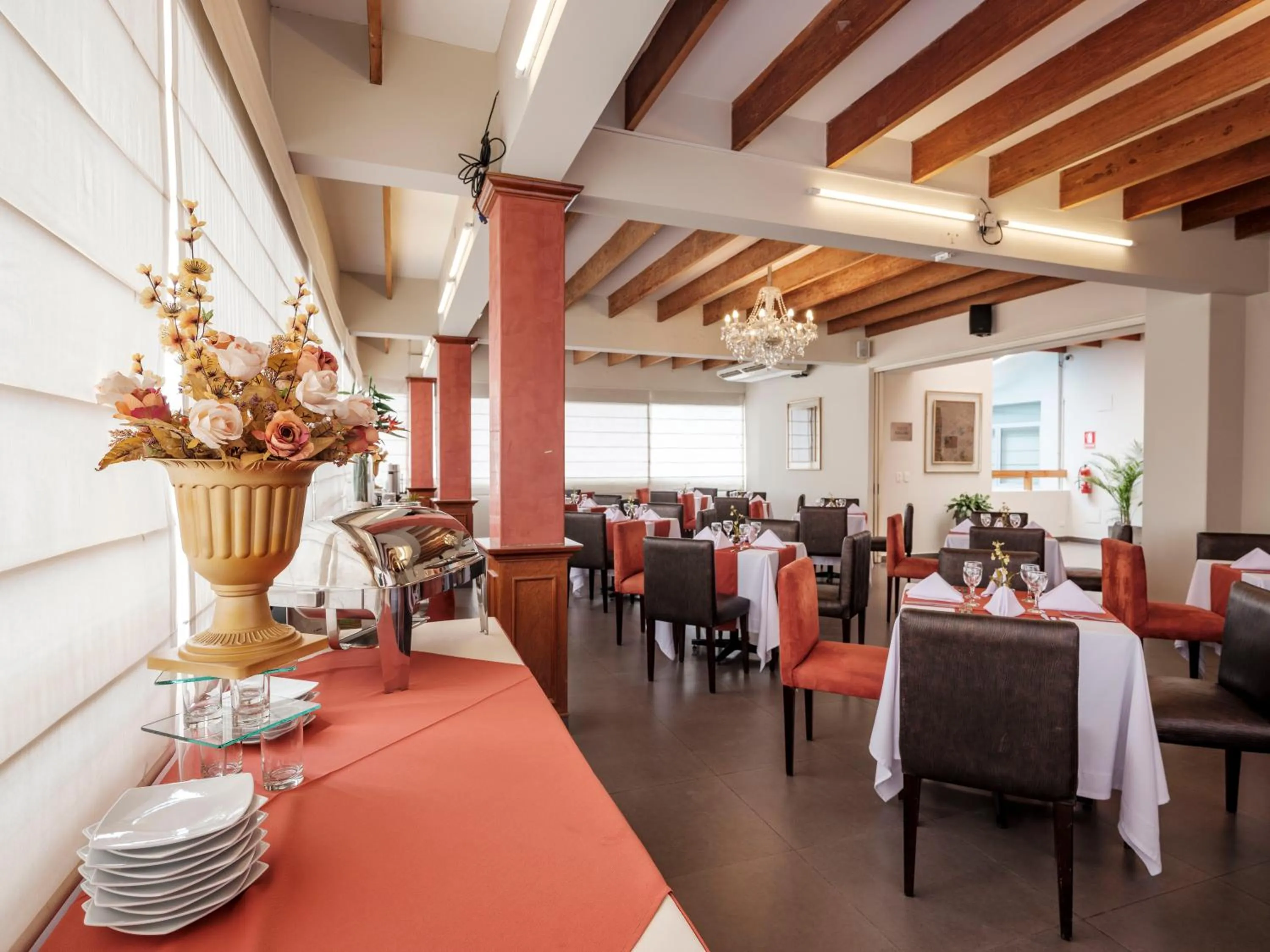 Restaurant/places to eat in Qorianka Hotel