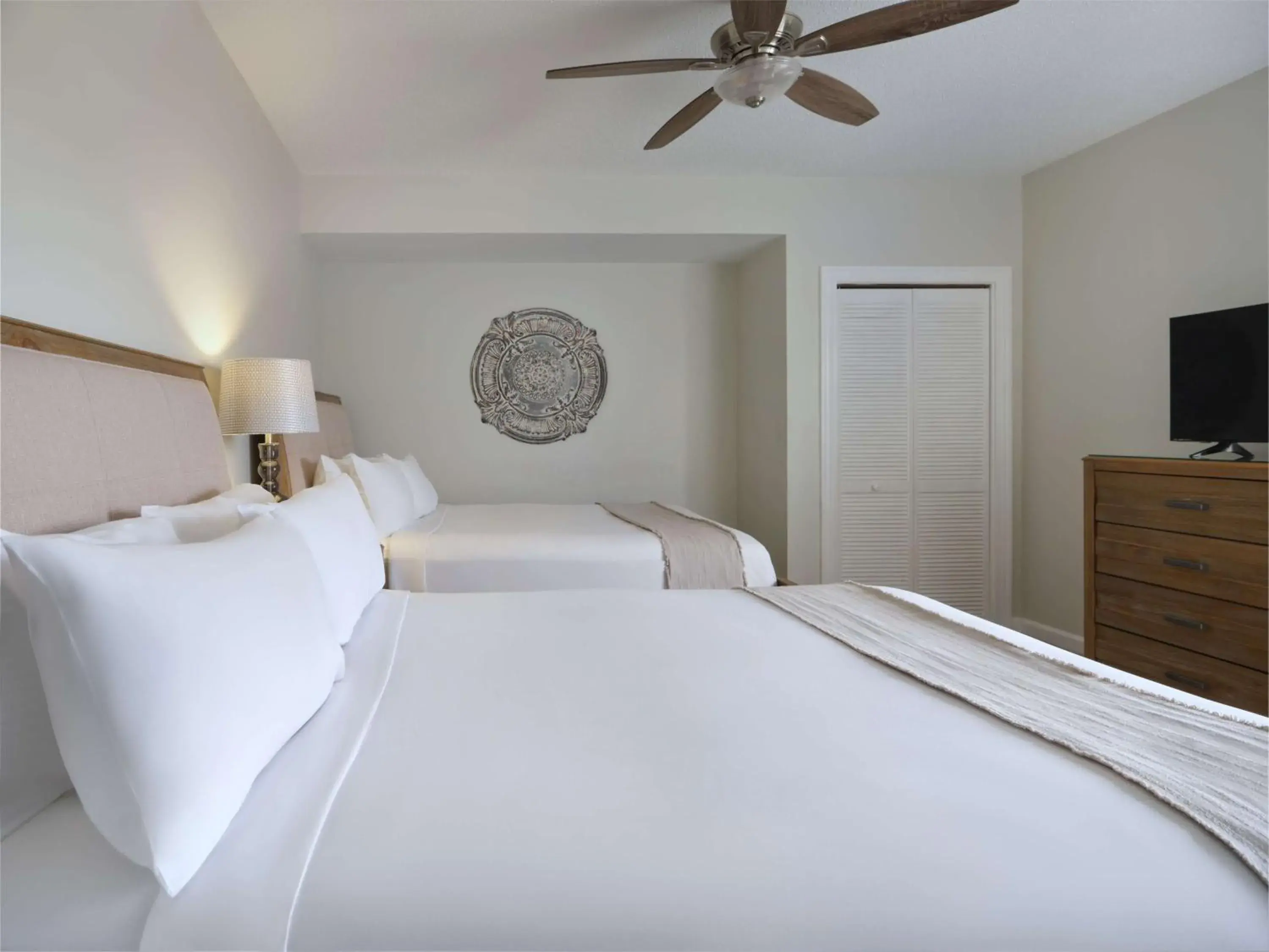 Three-Bedroom Condo with Ocean View in Royale Palms Condominiums Three-Bedroom Condo with Ocean View in Royale Palms Condominiums