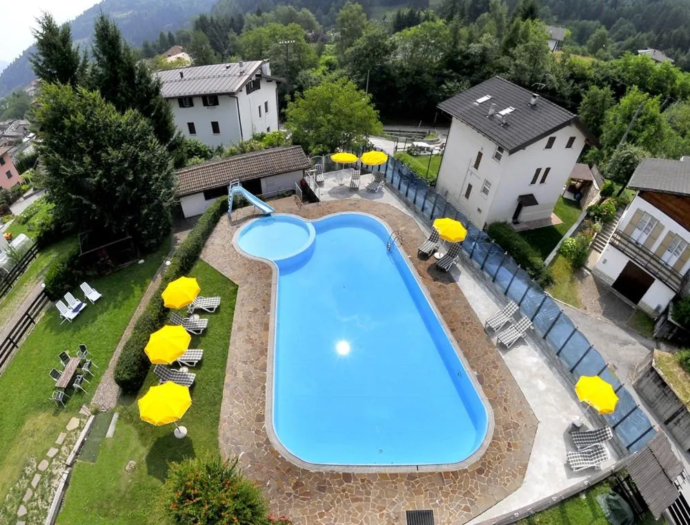 Swimming pool in Hotel Alpenrose Wellness