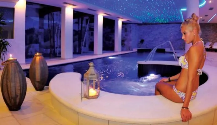 Swimming pool in Hotel Alpenrose Wellness