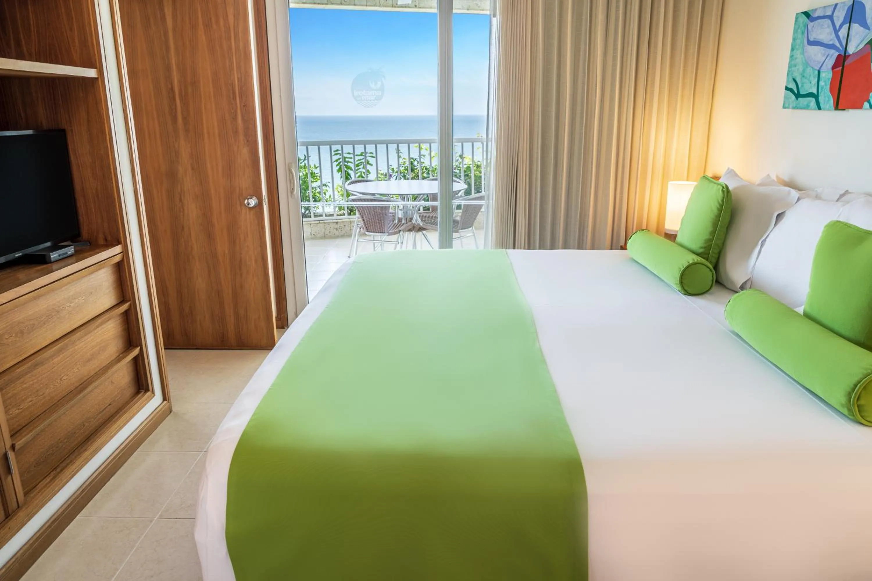 Bed in Hotel Irotama del Mar