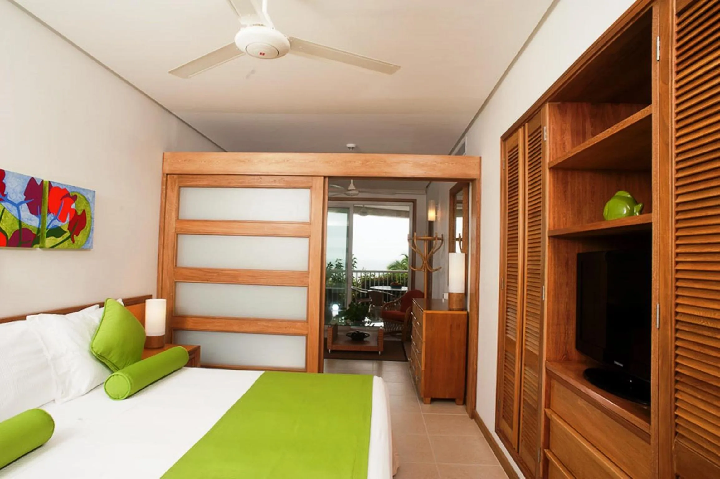 Day, Bed in Hotel Irotama del Mar