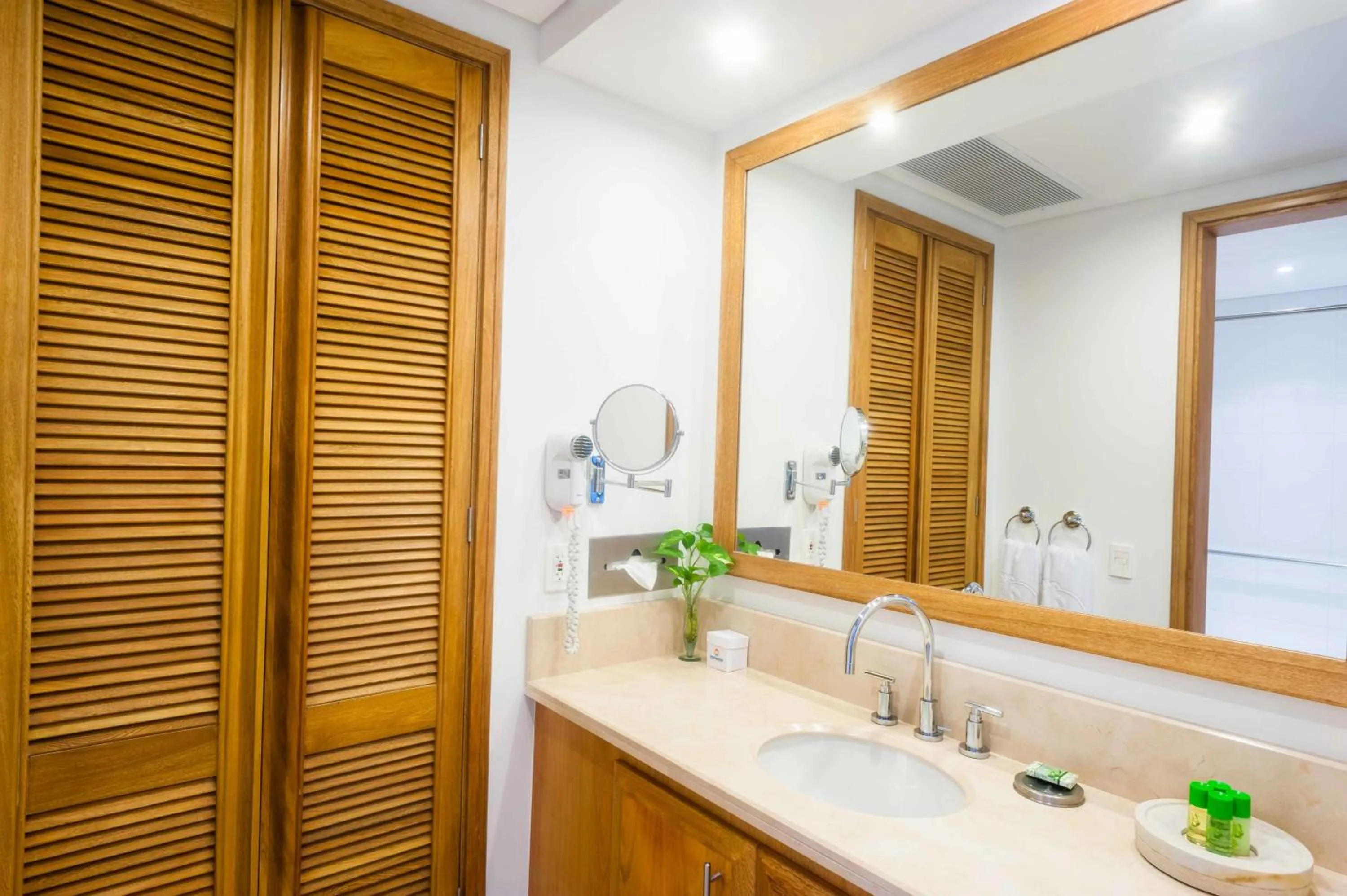 Bathroom in Hotel Irotama del Mar