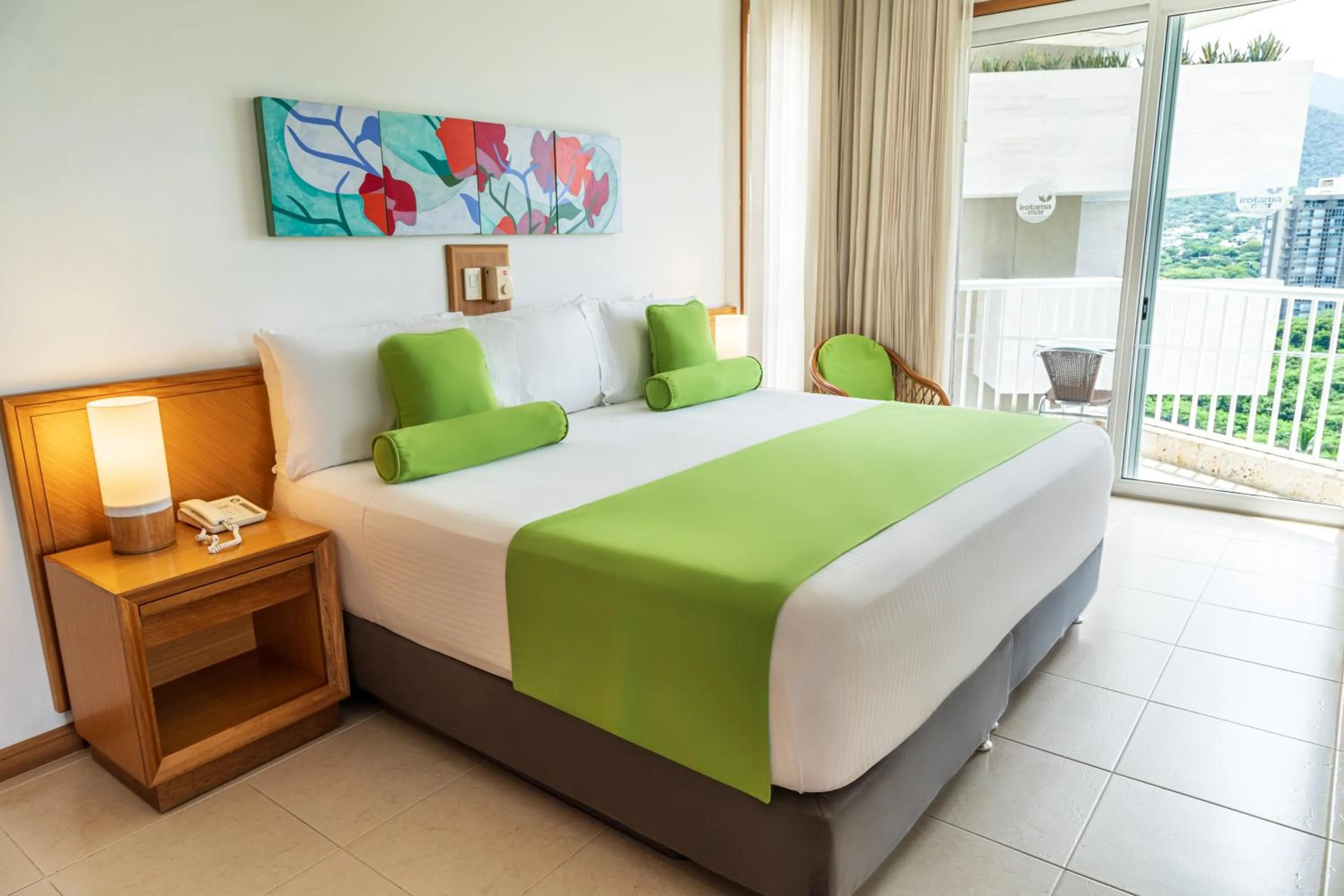 Bed in Hotel Irotama del Mar