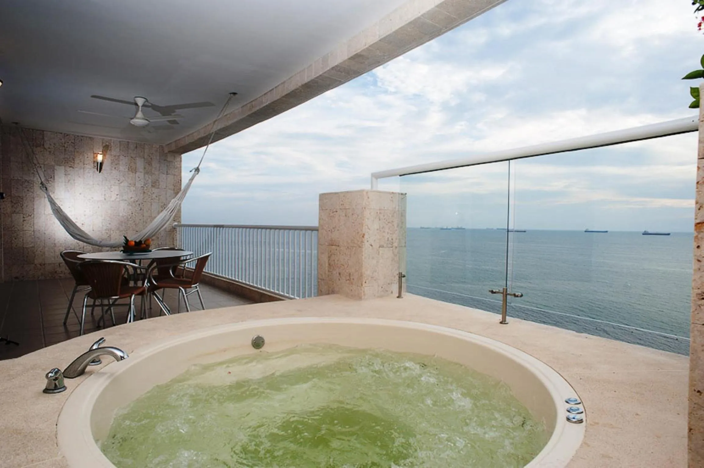 Day in Hotel Irotama del Mar