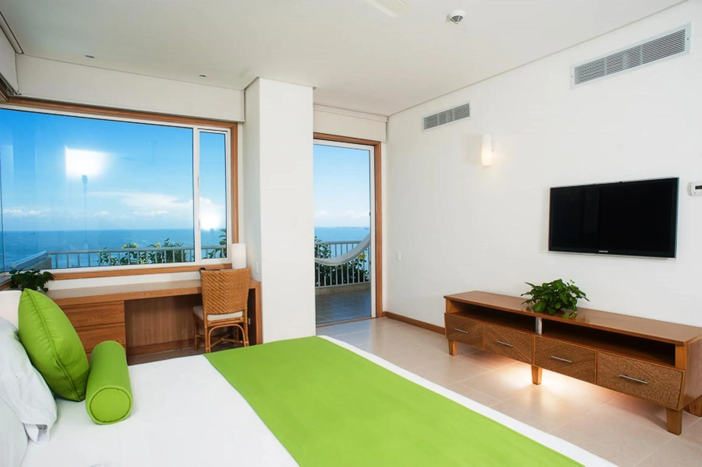 Day in Hotel Irotama del Mar