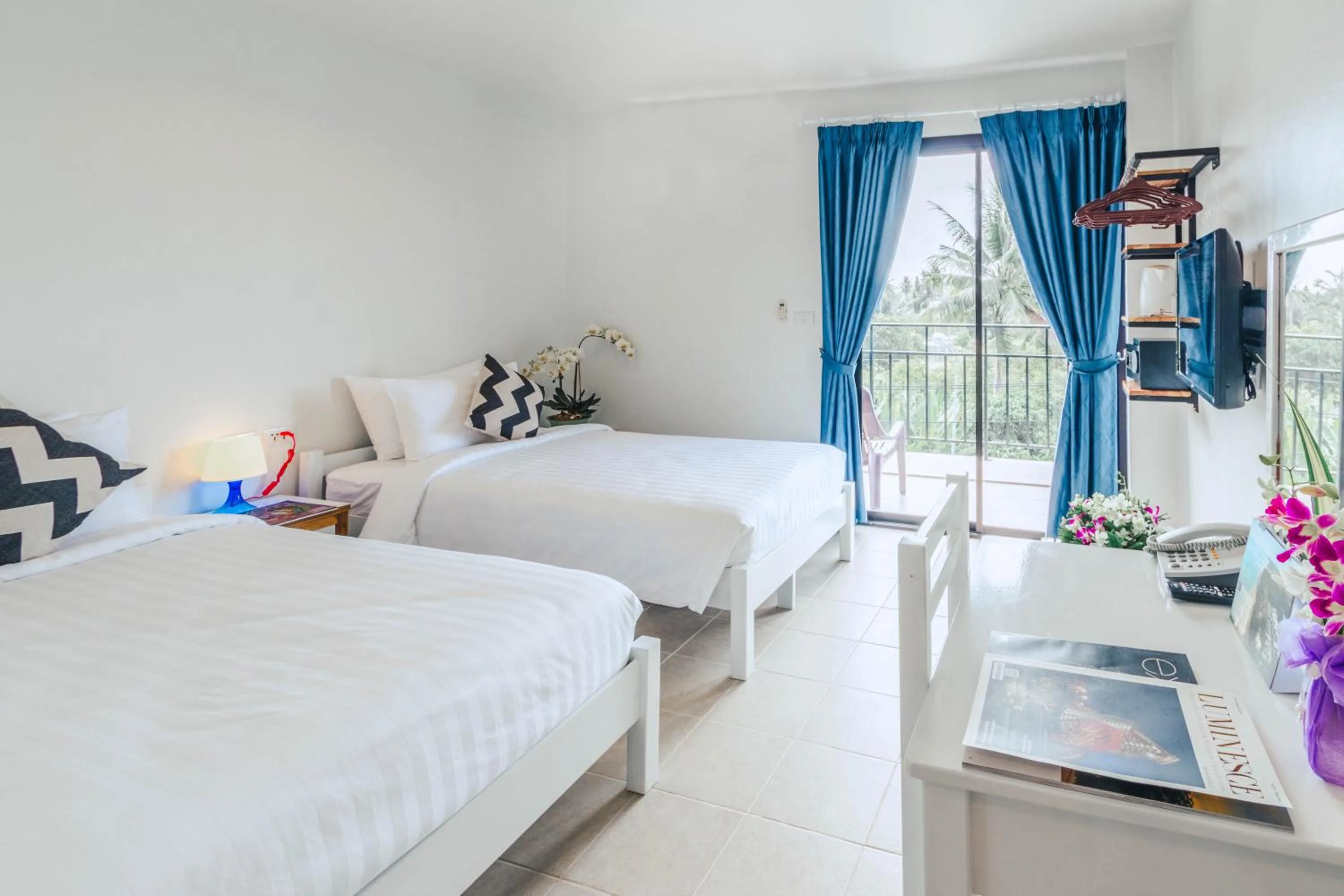 Photo of the whole room, Bed in Maikhao Hotel, Phuket