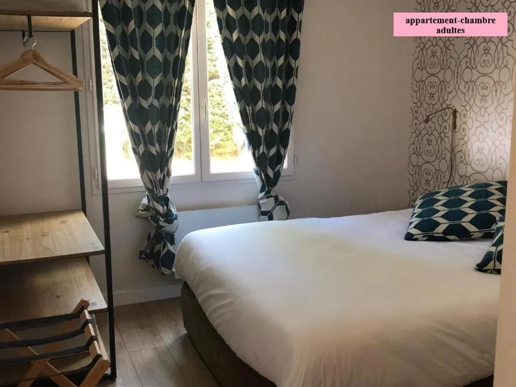 Bedroom, Bed in Hôtel Le Clos Badan