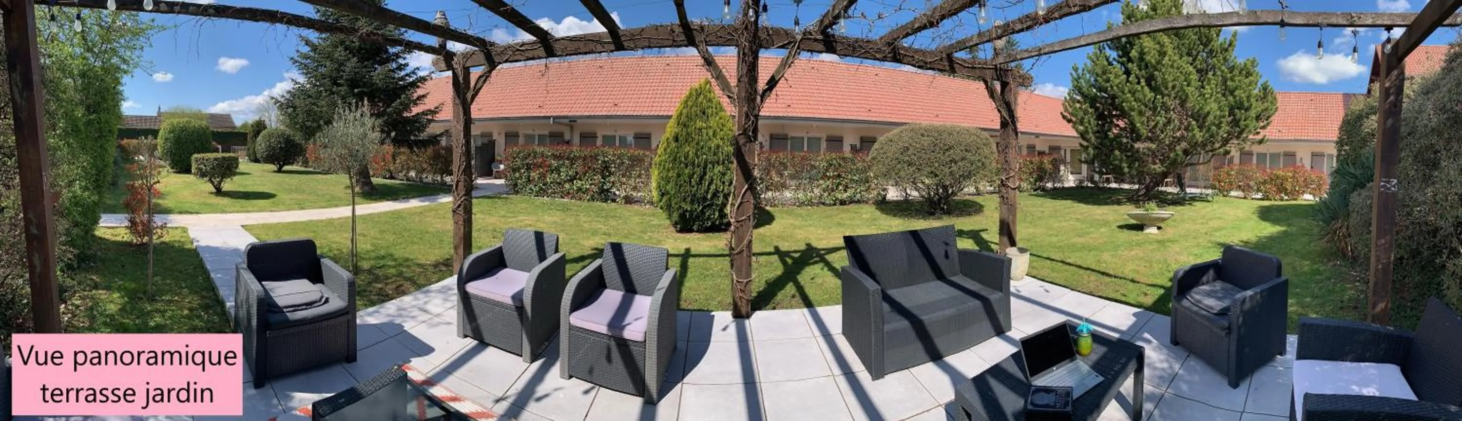 Garden view in Hôtel Le Clos Badan