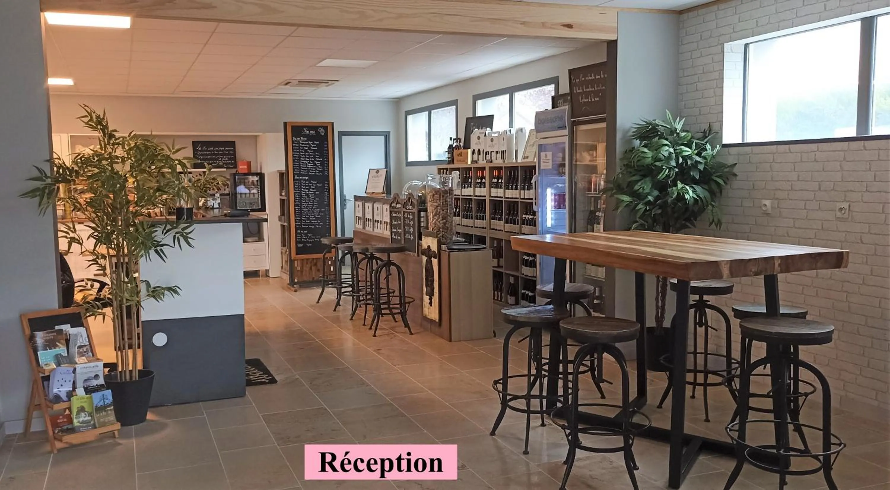 Lounge or bar in Hôtel Le Clos Badan