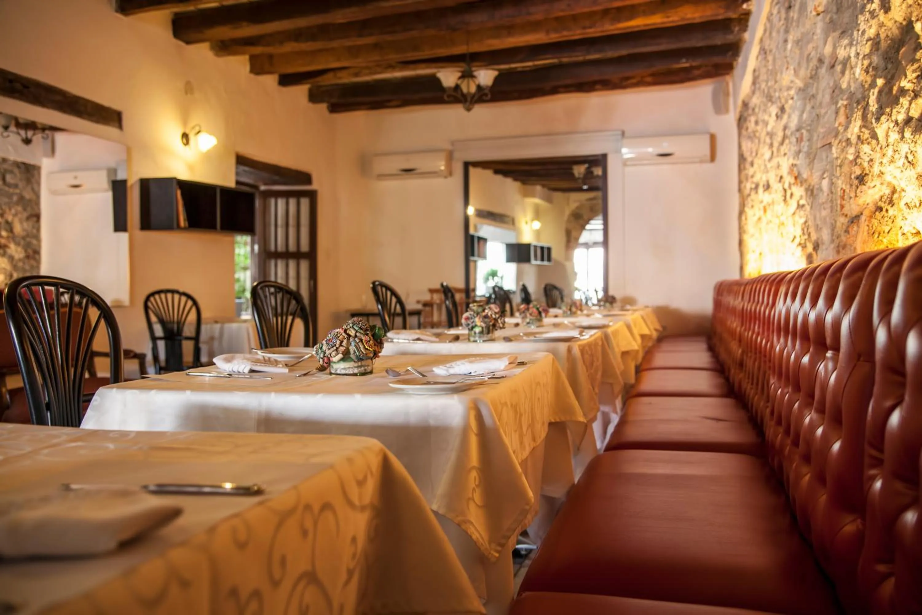 Restaurant/places to eat in Hotel Monterrey