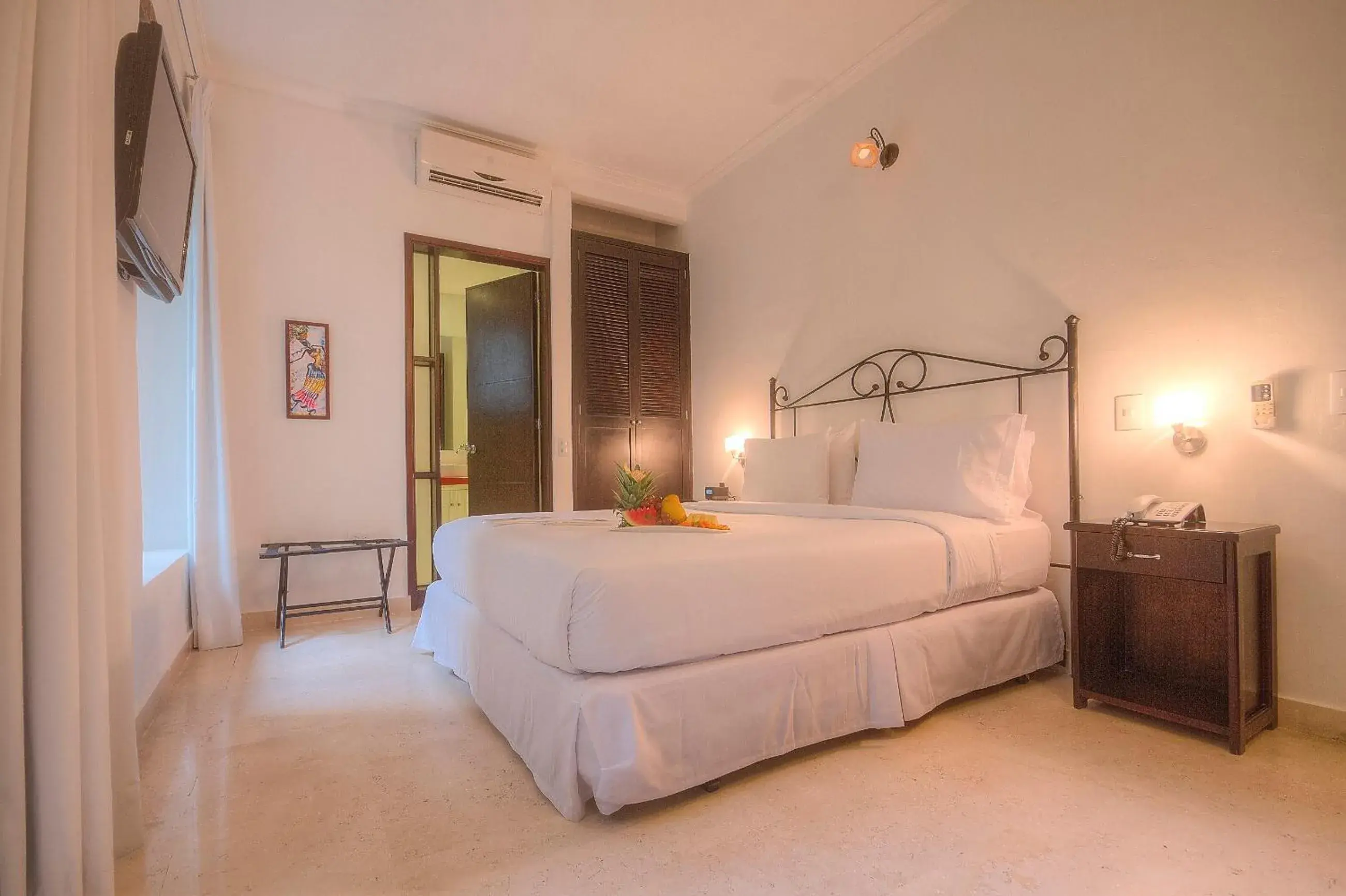 Standard Double Room in Hotel Monterrey Standard Double Room in Hotel Monterrey