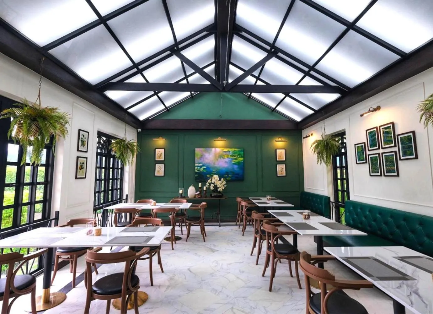 Restaurant/places to eat in Sann Hotel