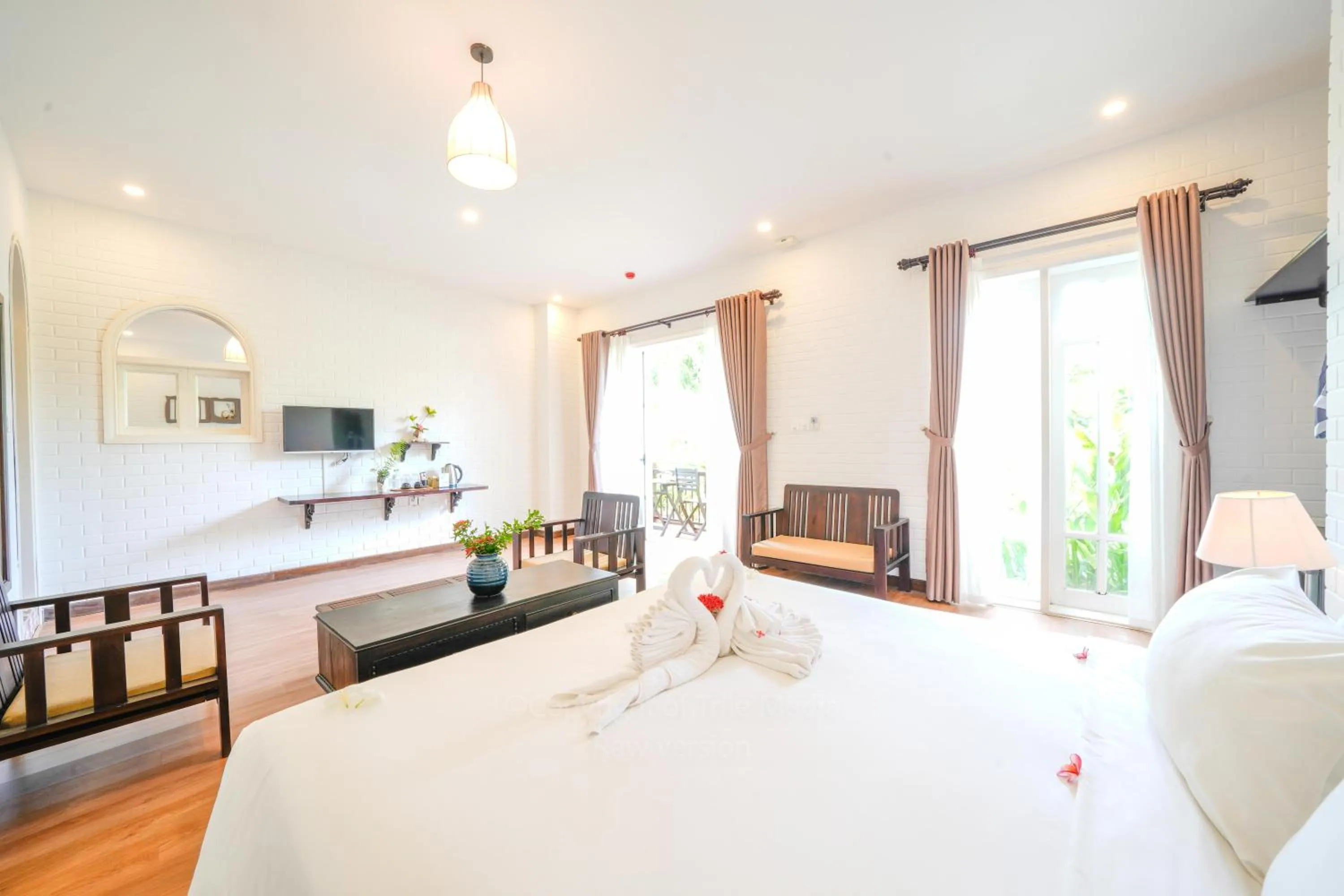 Bedroom, Bed in Blooms Boutique Village