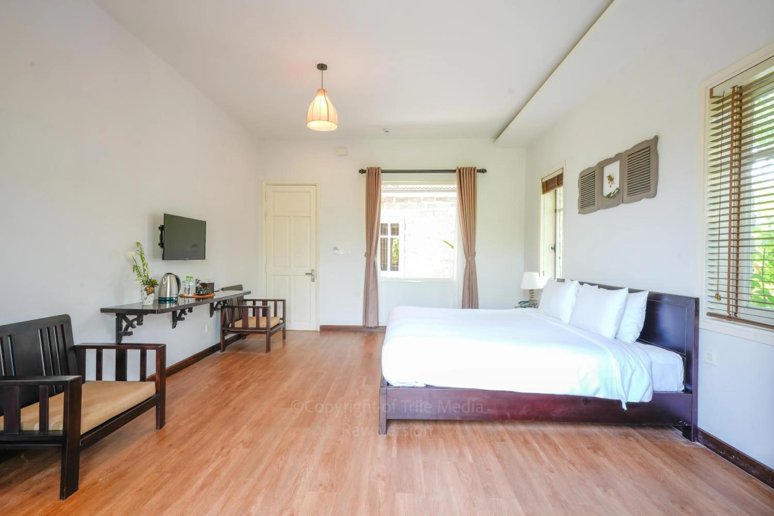 Bedroom, Bed in Blooms Boutique Village