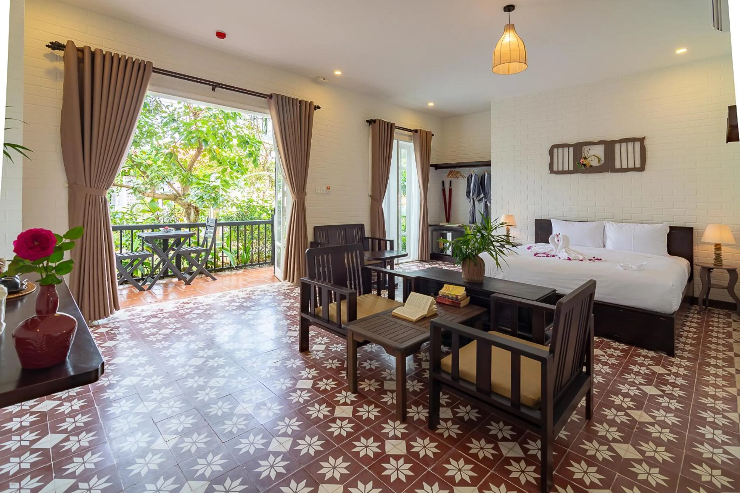 Balcony/Terrace, Bed in Blooms Boutique Village