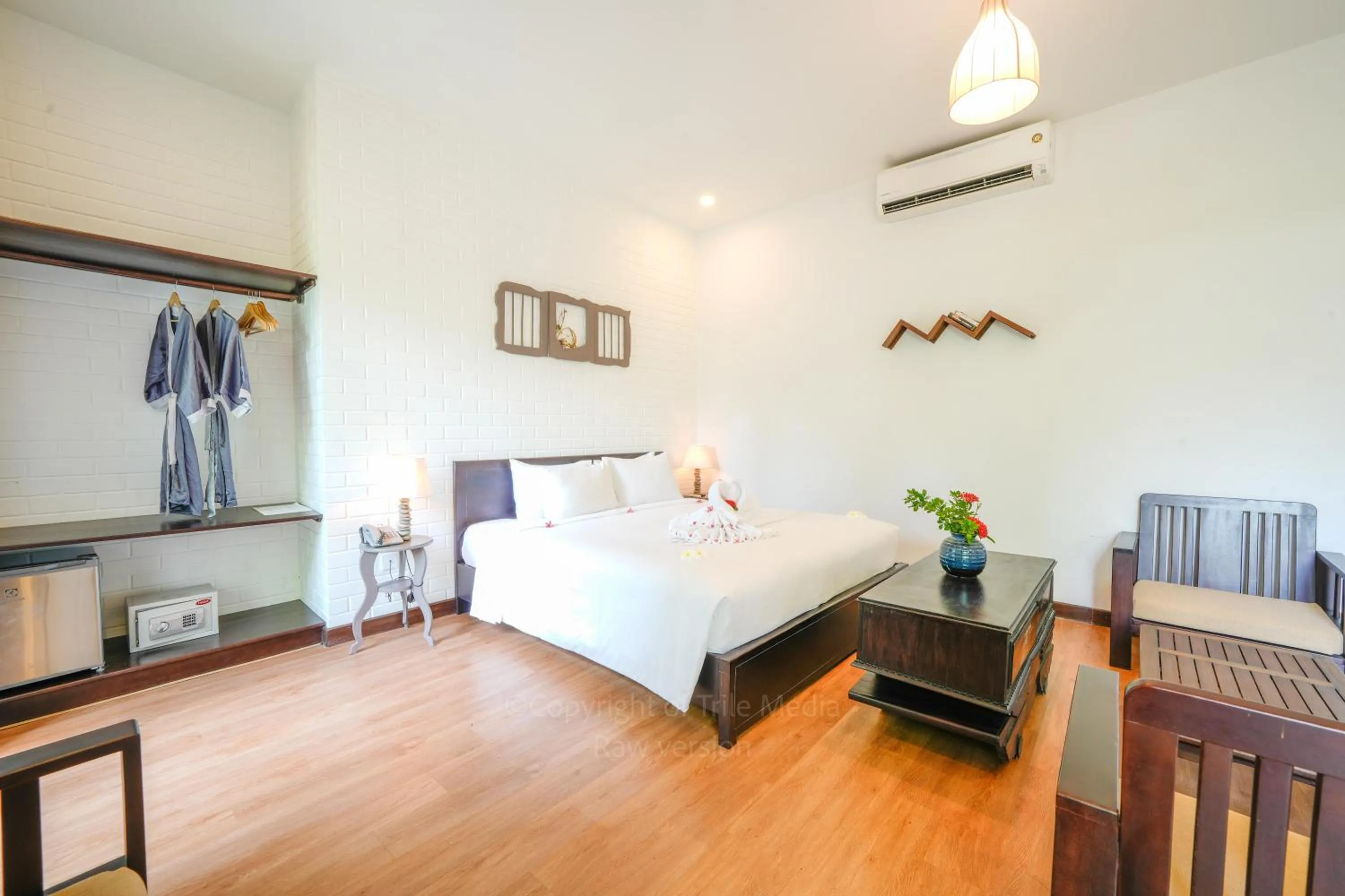 Bedroom, Bed in Blooms Boutique Village