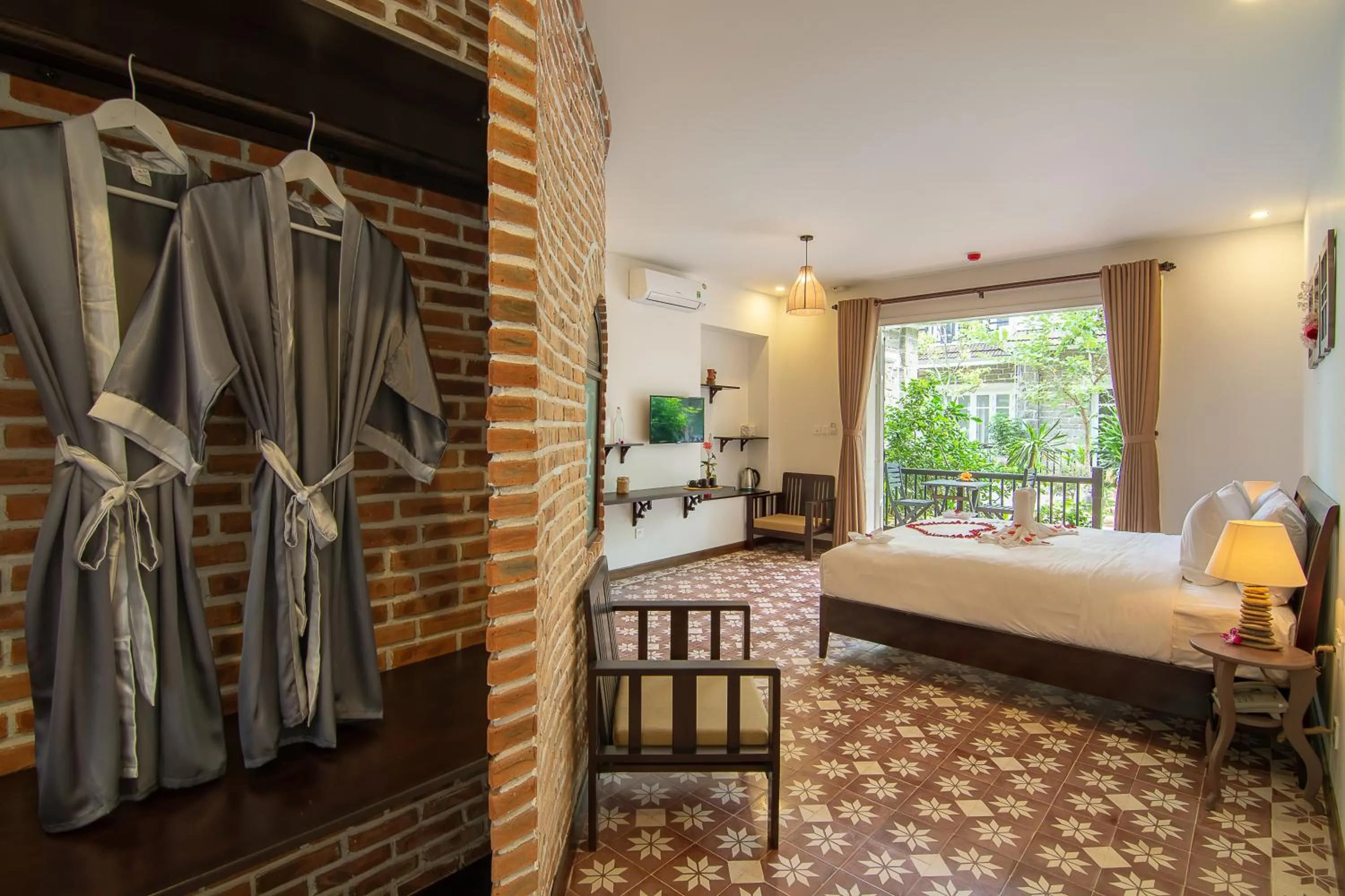 Photo of the whole room, Bed in Blooms Boutique Village