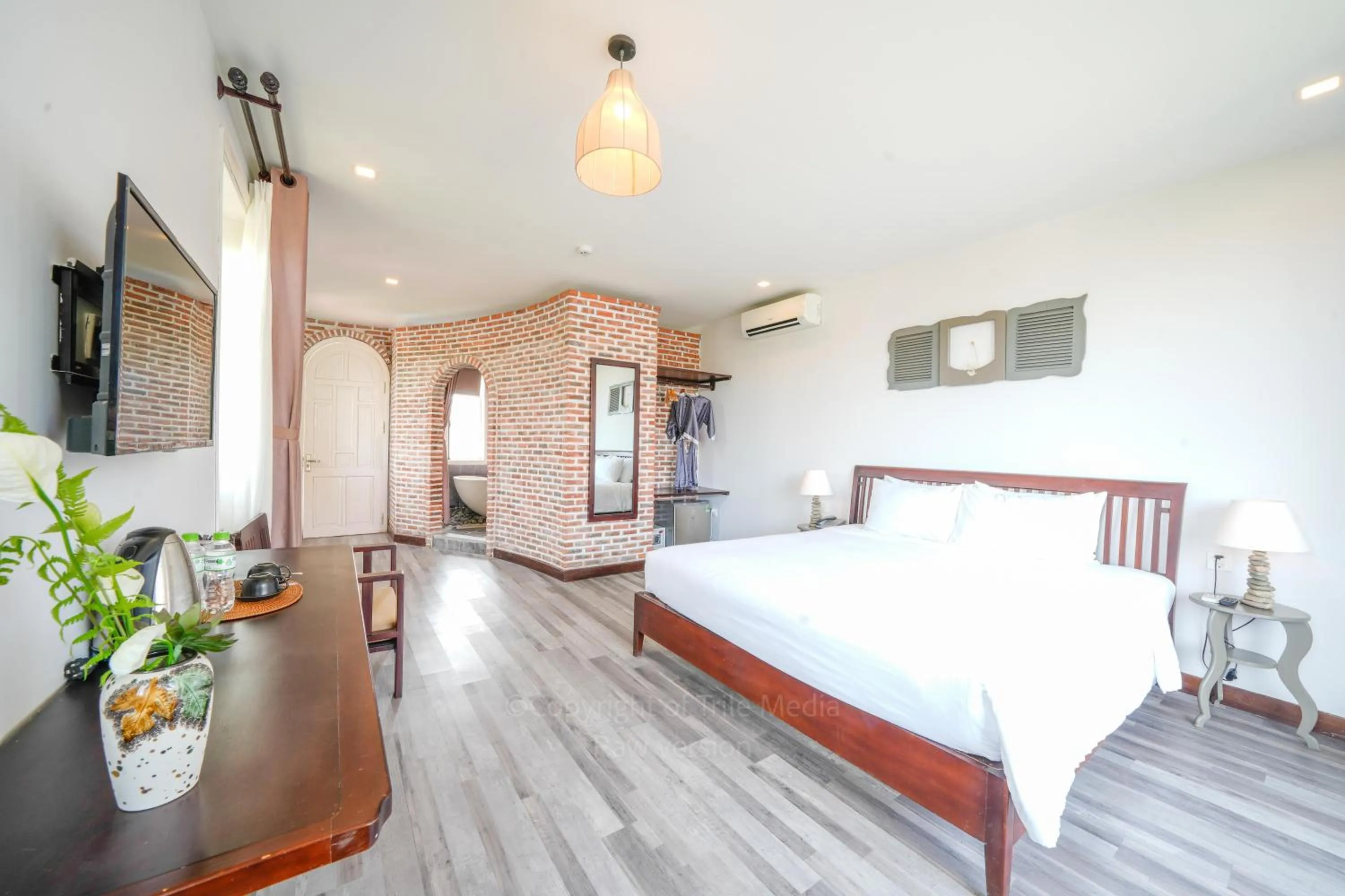 Bedroom, Bed in Blooms Boutique Village