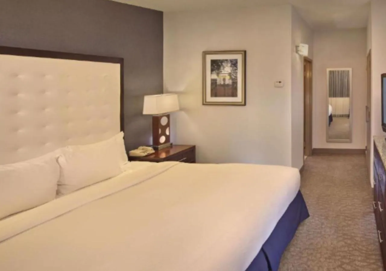 Bed in DoubleTree by Hilton Little Rock