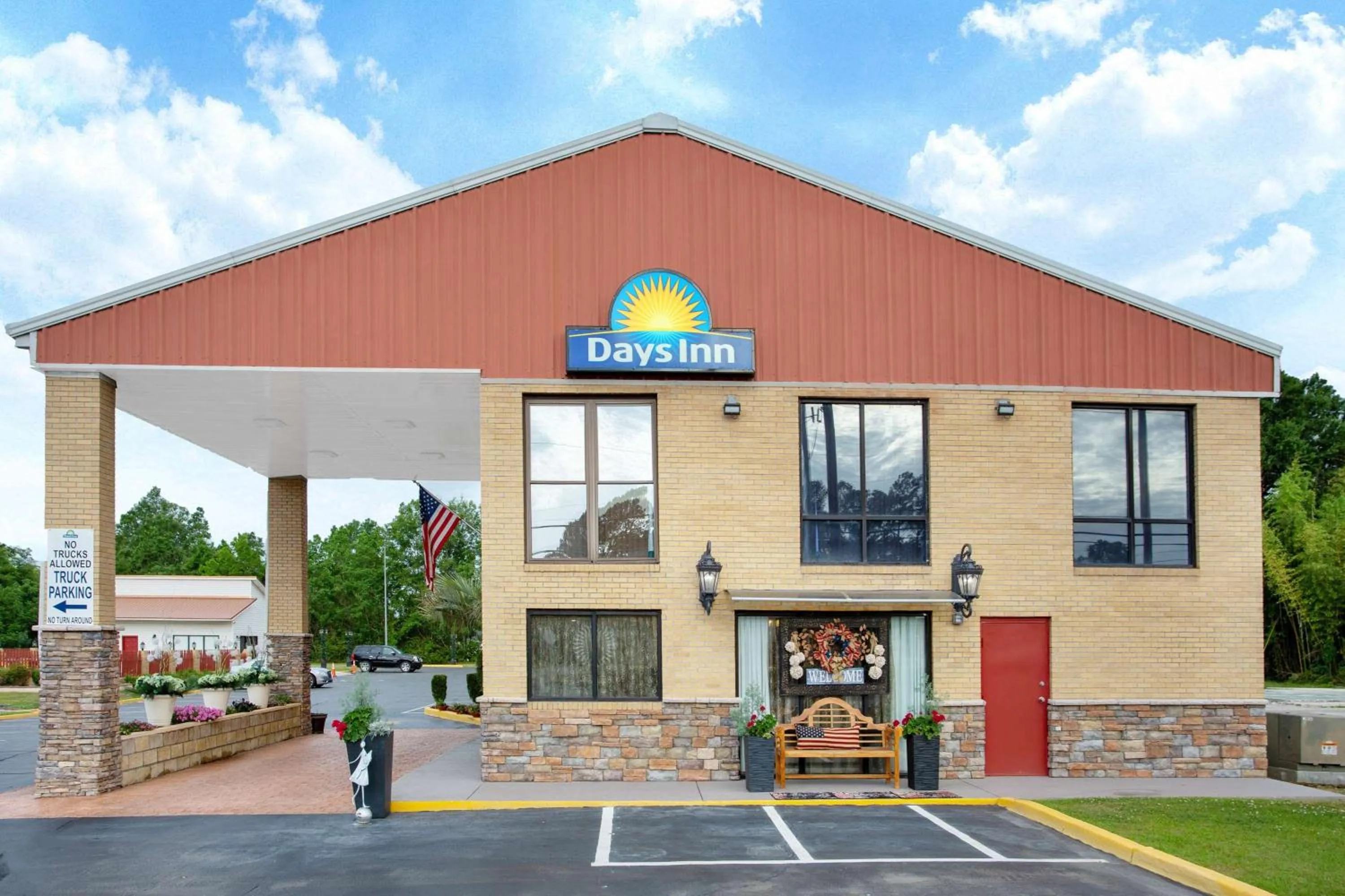 Property building in Days Inn by Wyndham Lake City