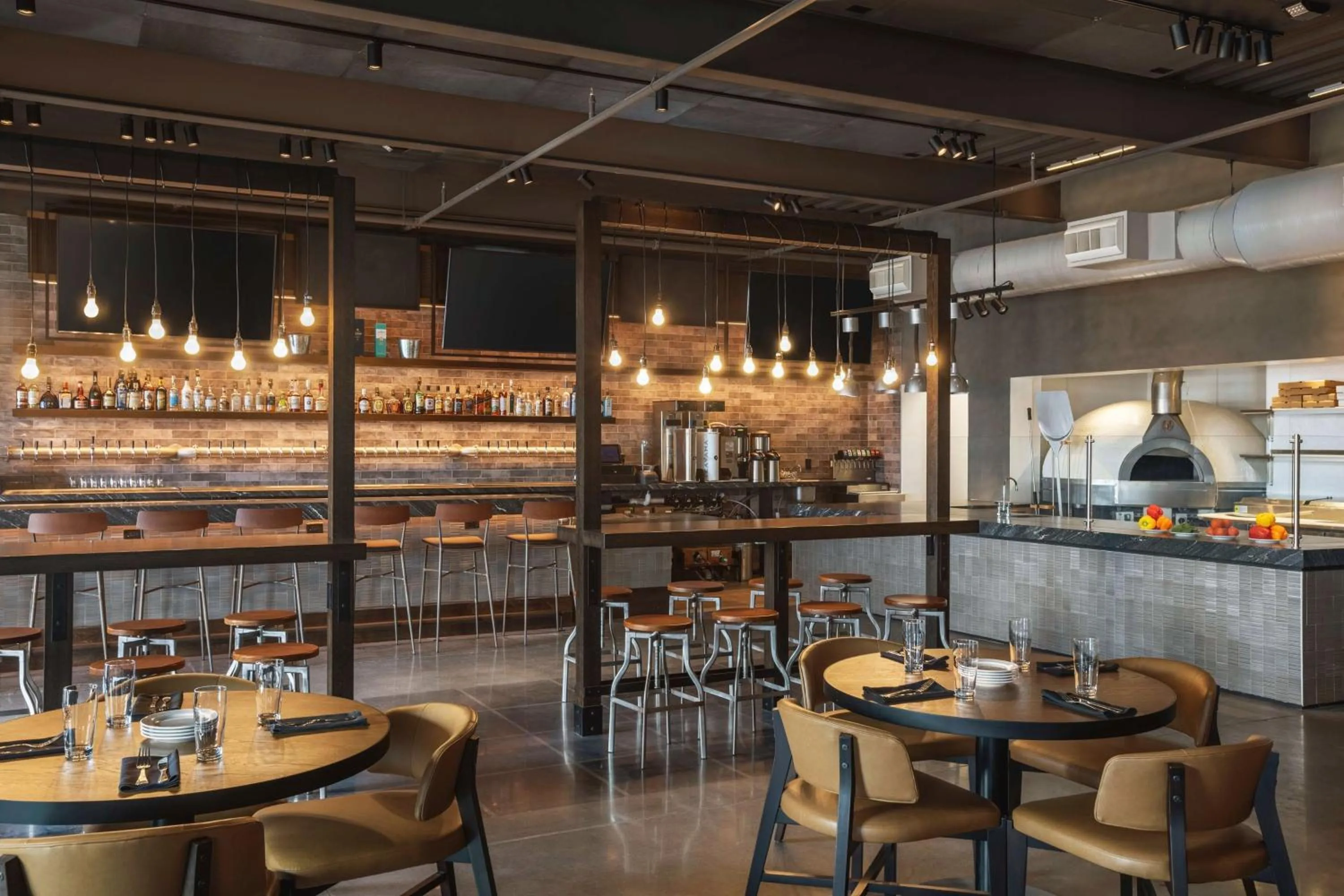 Lounge or bar in Embassy Suites by Hilton Myrtle Beach Oceanfront Resort